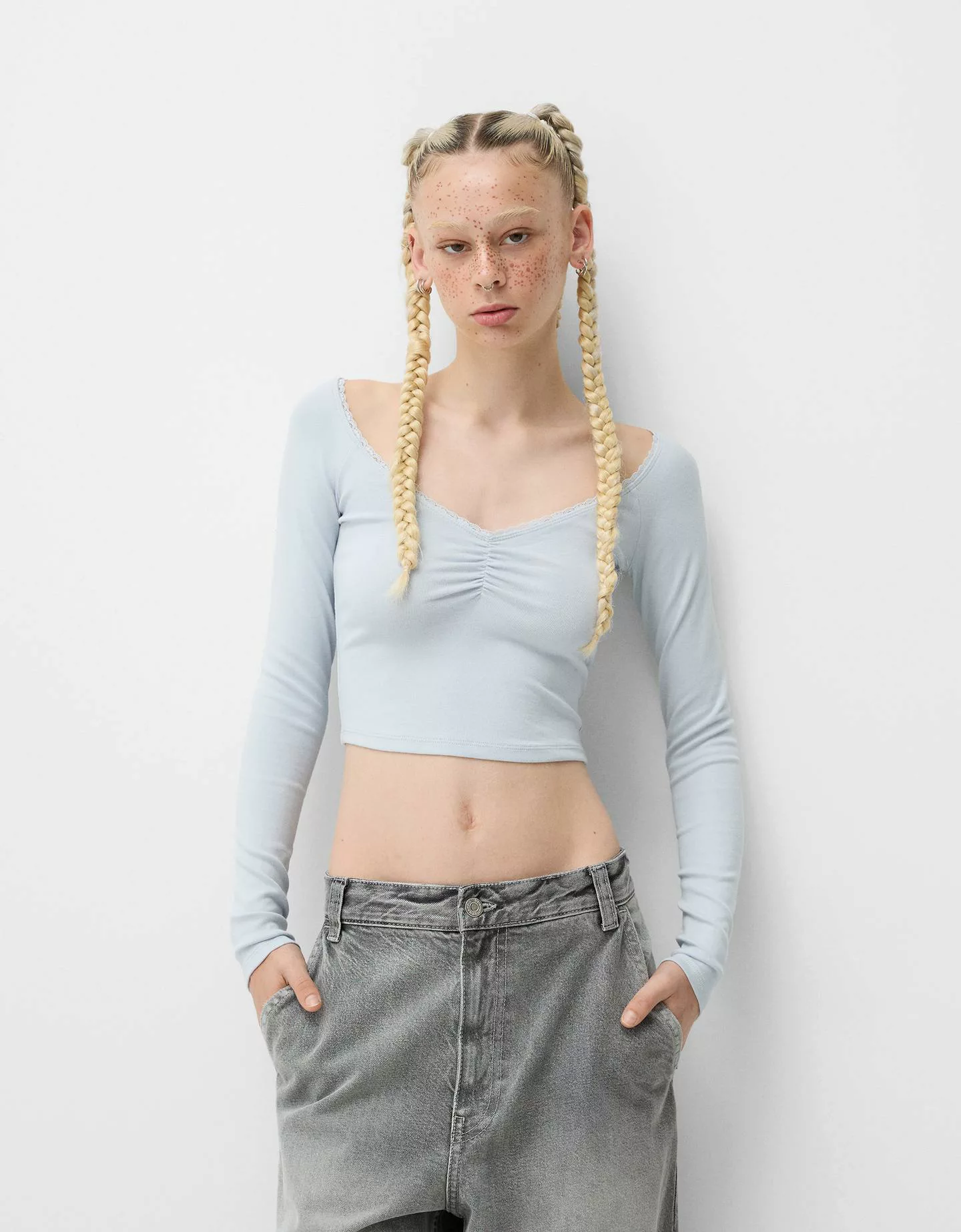 Bershka Gerafftes Langarmshirt Mit Spitzenkante Damen M Hellblau günstig online kaufen