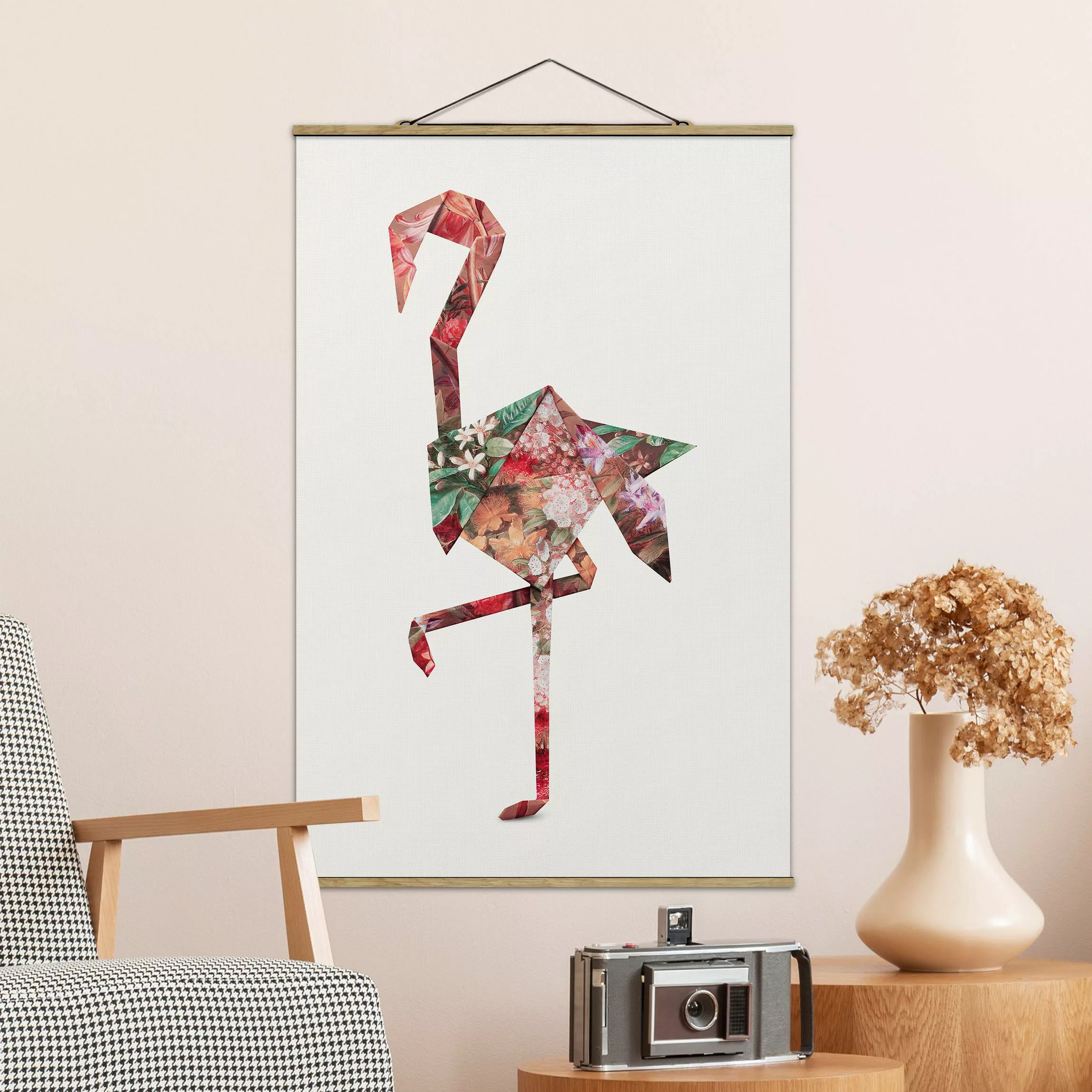 Stoffbild Blumen mit Posterleisten - Hochformat Origami Flamingo günstig online kaufen