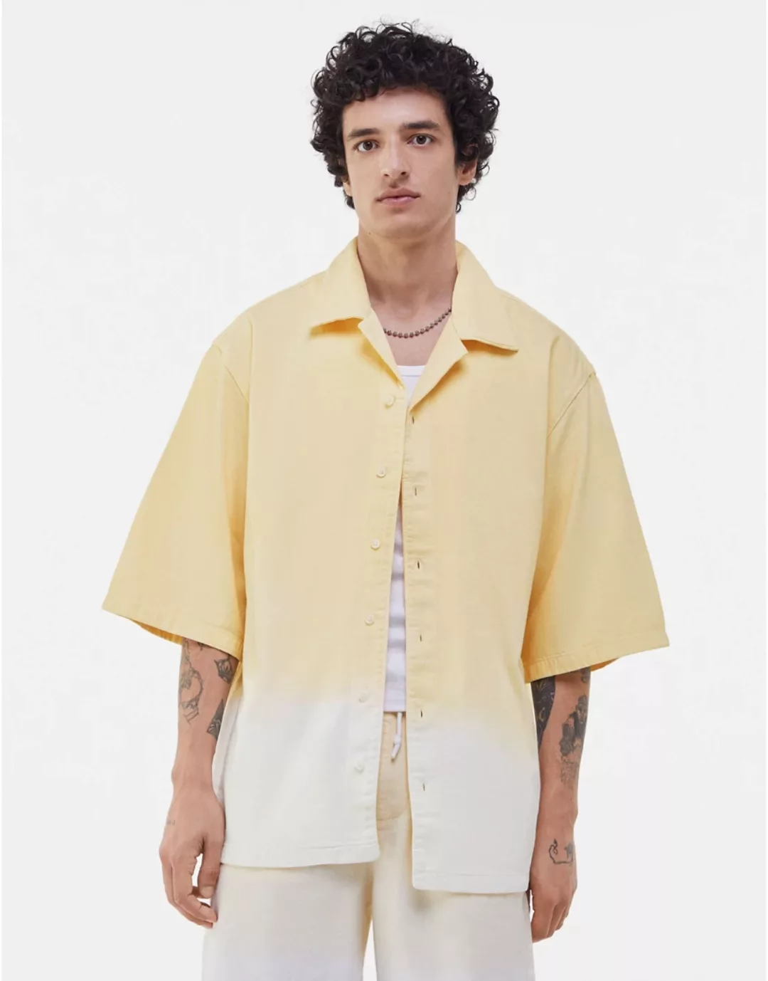 Bershka – Hemd mit Reverskragen in Gelb und Weiß, Kombiteil günstig online kaufen