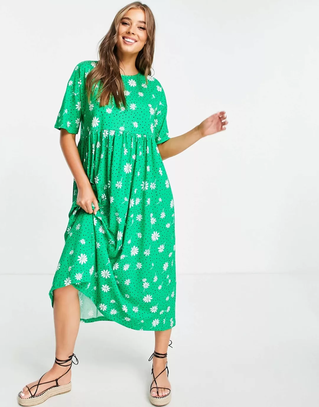 ASOS DESIGN – Oversized Midi-Hängerkleid in Grün mit kleinem Gänseblümchenm günstig online kaufen