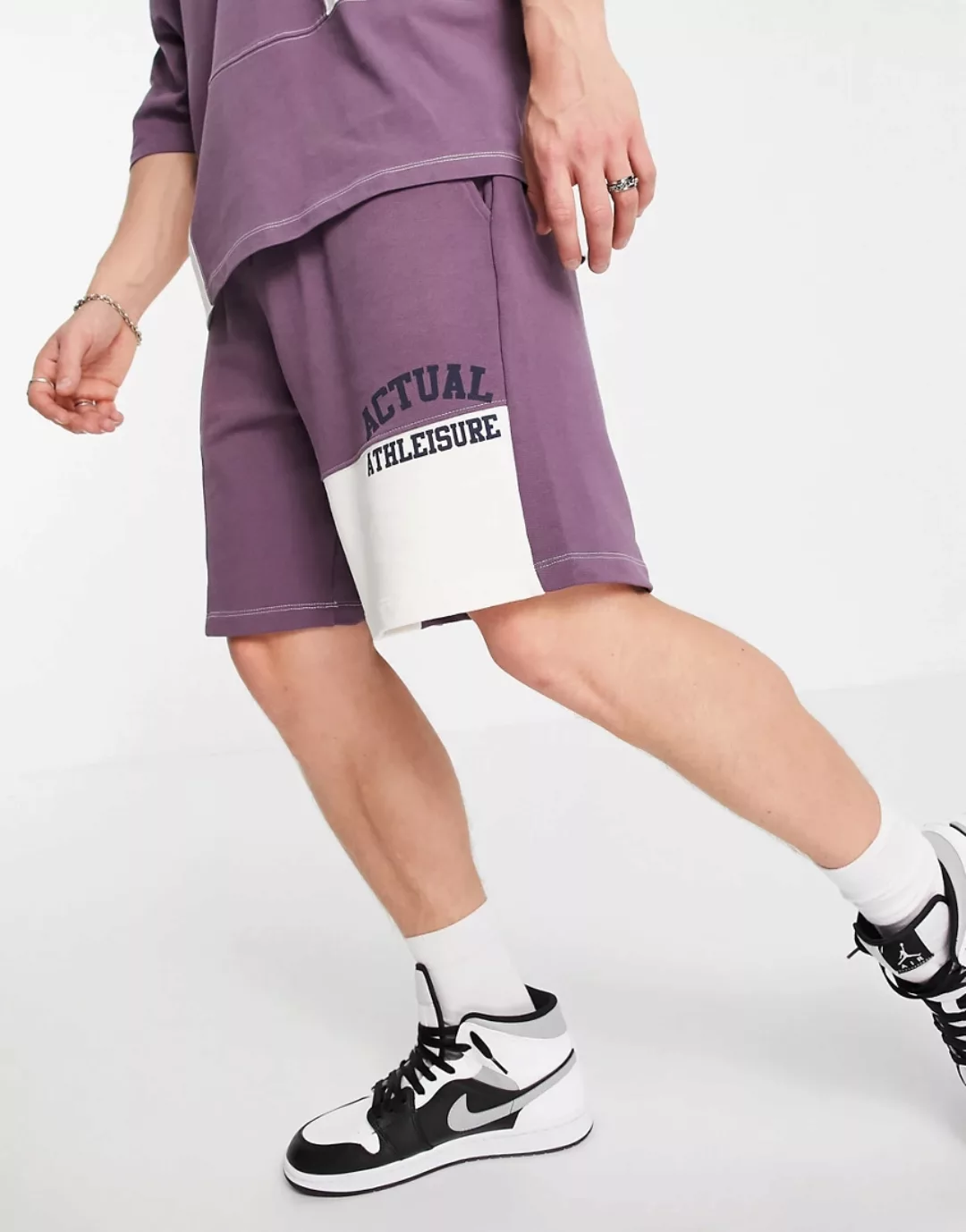 ASOS Actual – Oversize-Shorts in Lila mit Farbblock, Patchworkdesign und Lo günstig online kaufen