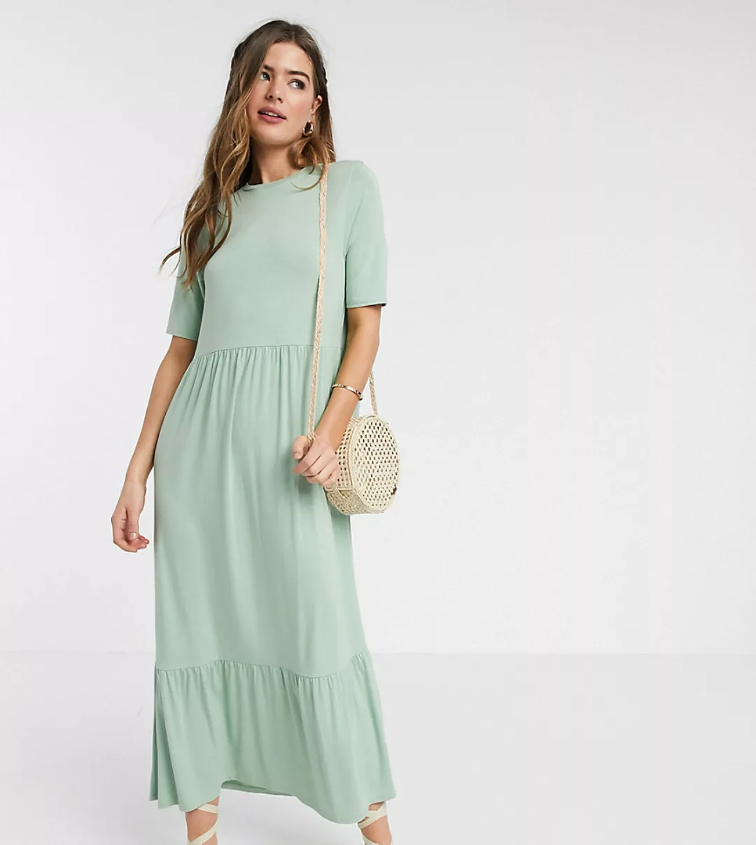 ASOS DESIGN Tall – Gestuftes Midi-T-Shirt-Kleid in Salbei-Grün günstig online kaufen