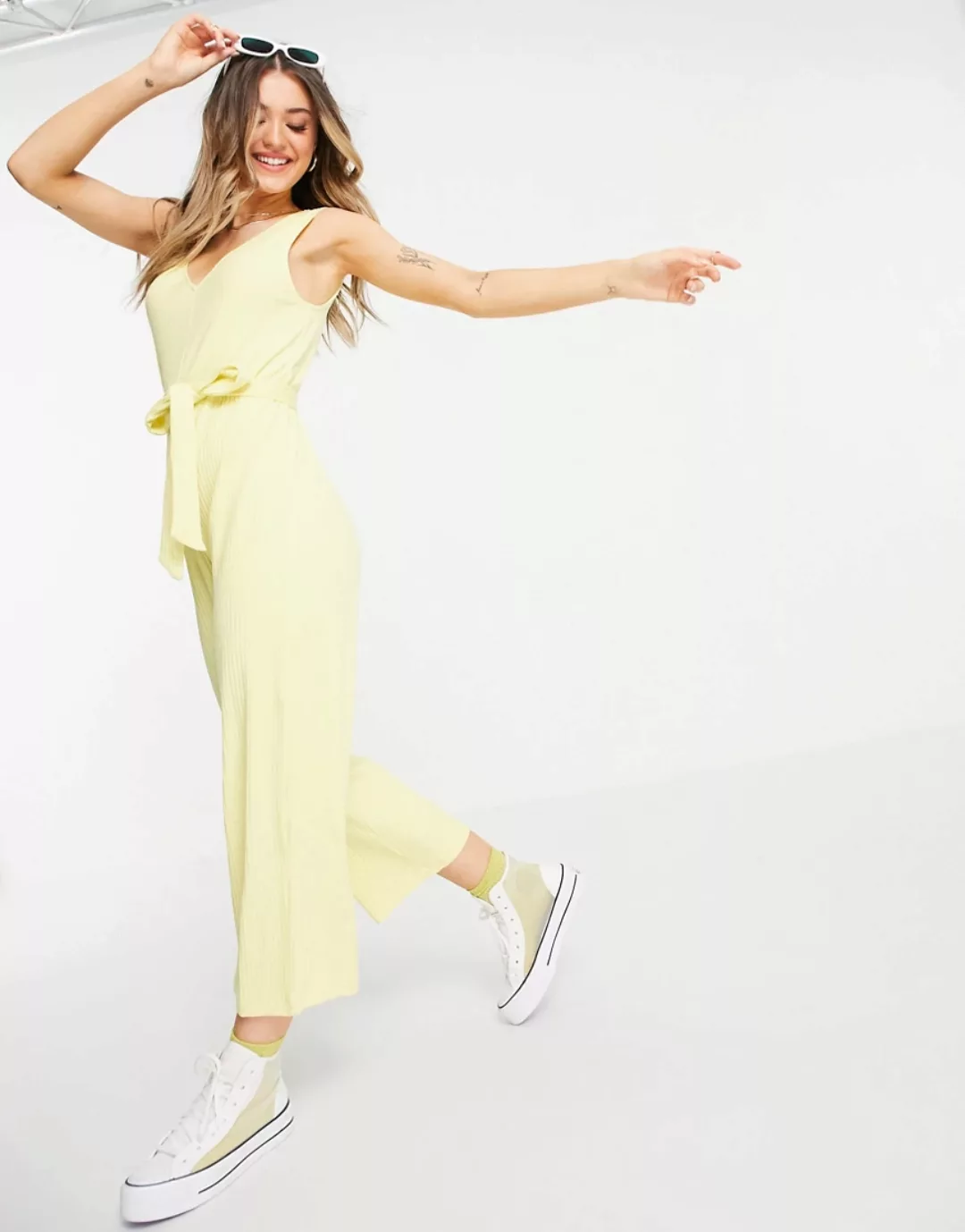 Monki – Sandra – Jumpsuit mit weitem Bein in Gelb aus geripptem Jersey aus günstig online kaufen