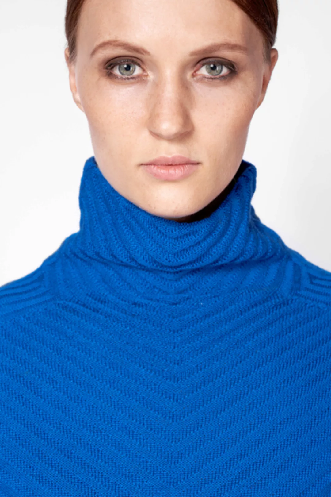 Pullover In Blau Aus 100% Extrafeiner Merinowolle Mit Stehkragen günstig online kaufen