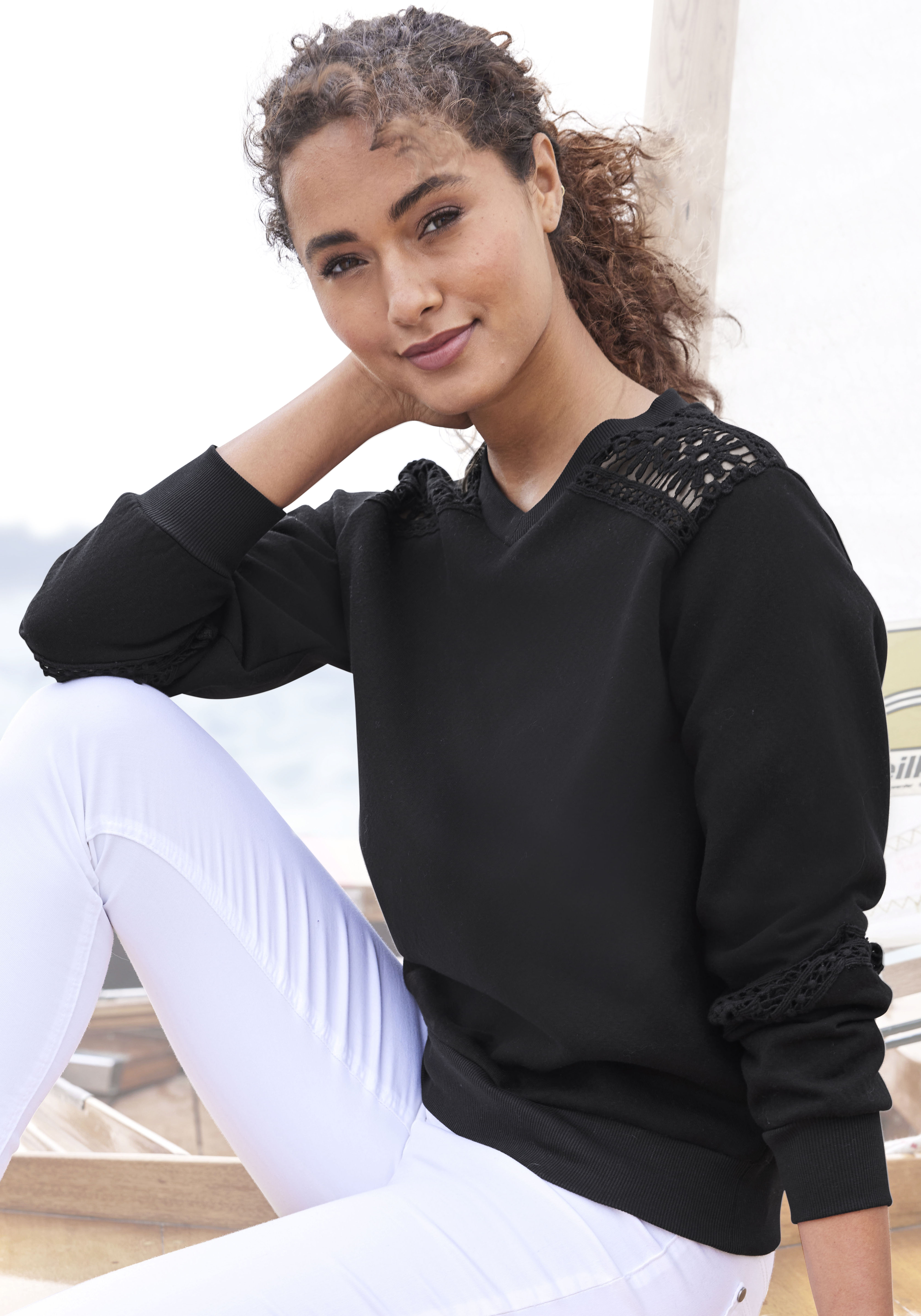 Vivance Sweatshirt, mit Spitzeneinsätzen an Schulter und Ärmel günstig online kaufen