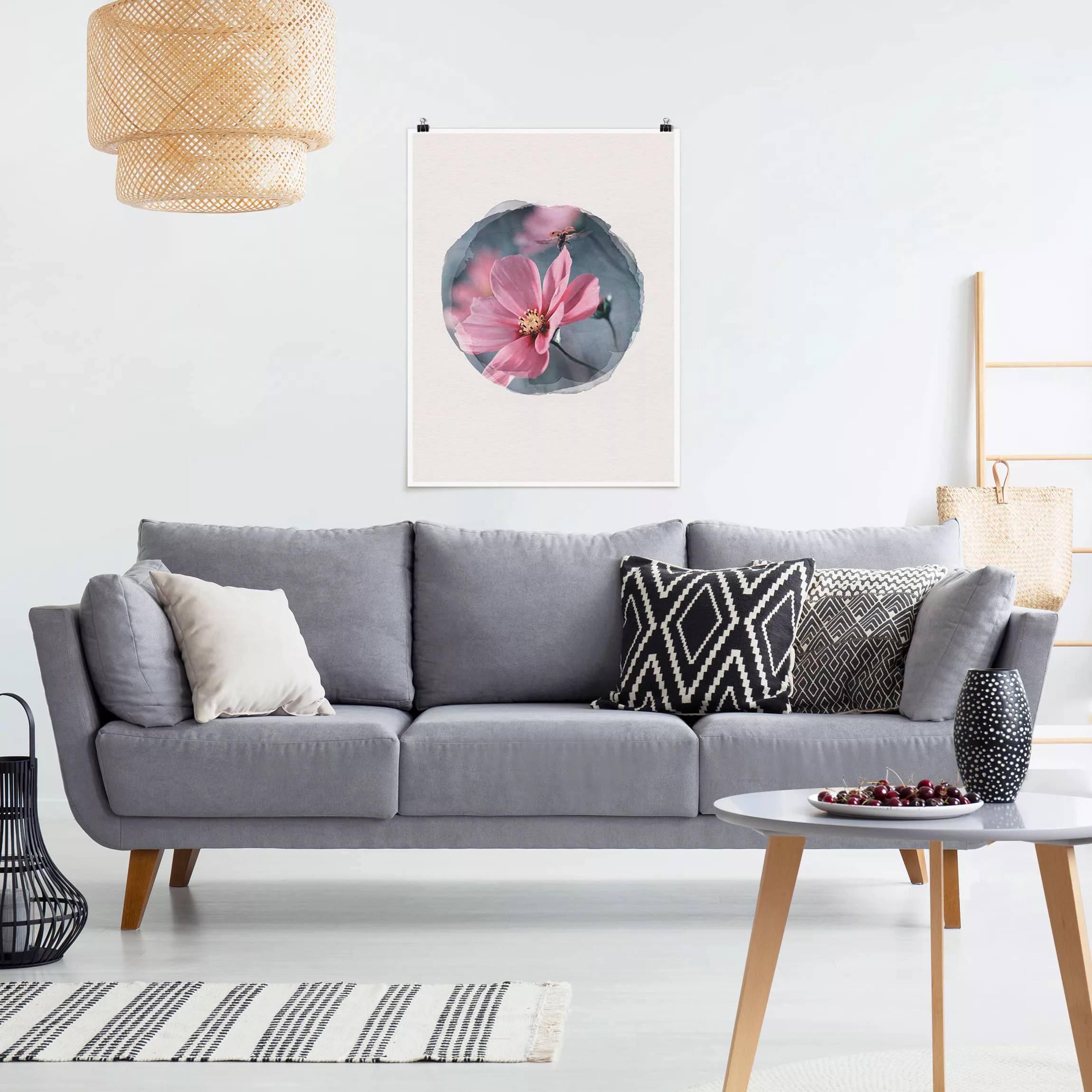 Poster Blumen - Hochformat Wasserfarben - Marienkäfer beim Start günstig online kaufen