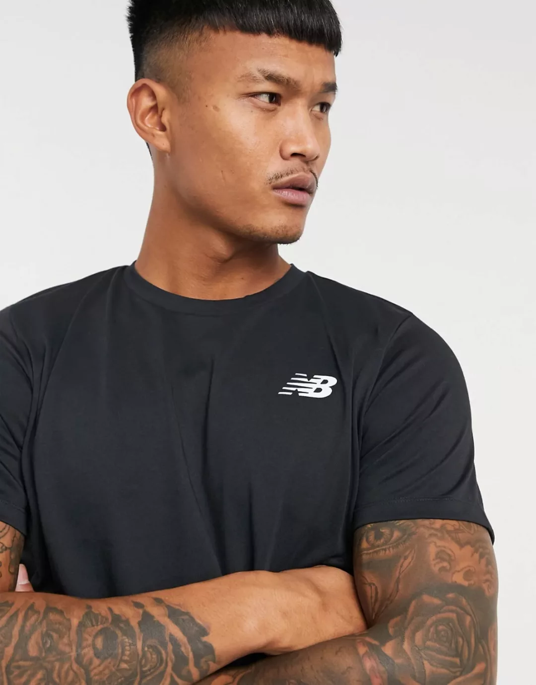 New Balance – Training Heathertech – T-Shirt in Schwarz mit Logo günstig online kaufen