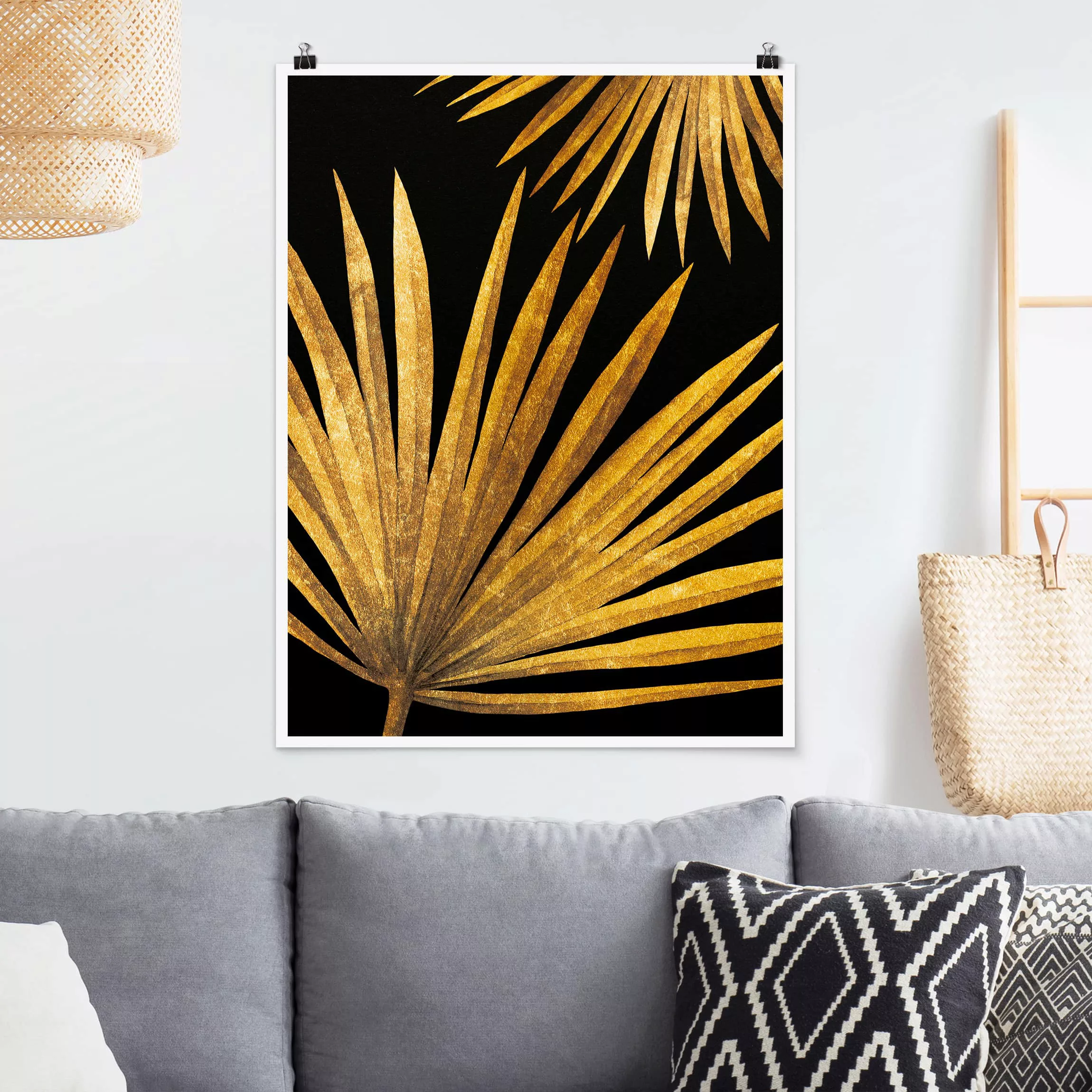Poster Blumen - Hochformat Gold - Palmenblatt auf Schwarz günstig online kaufen