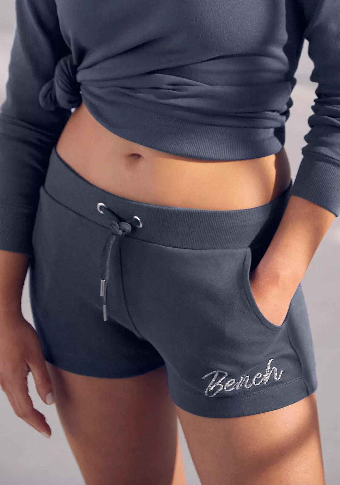 Bench. Loungewear Sweatshorts, mit glänzender Logostickerei, Loungewear, Lo günstig online kaufen