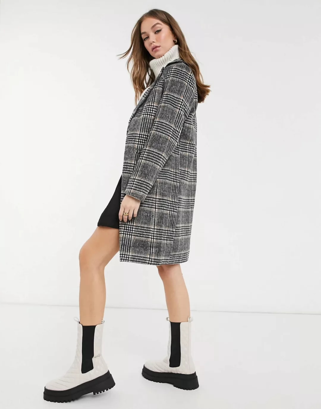 New Look – Schwarz karierter, taillierter Mantel in mittlerer Länge günstig online kaufen