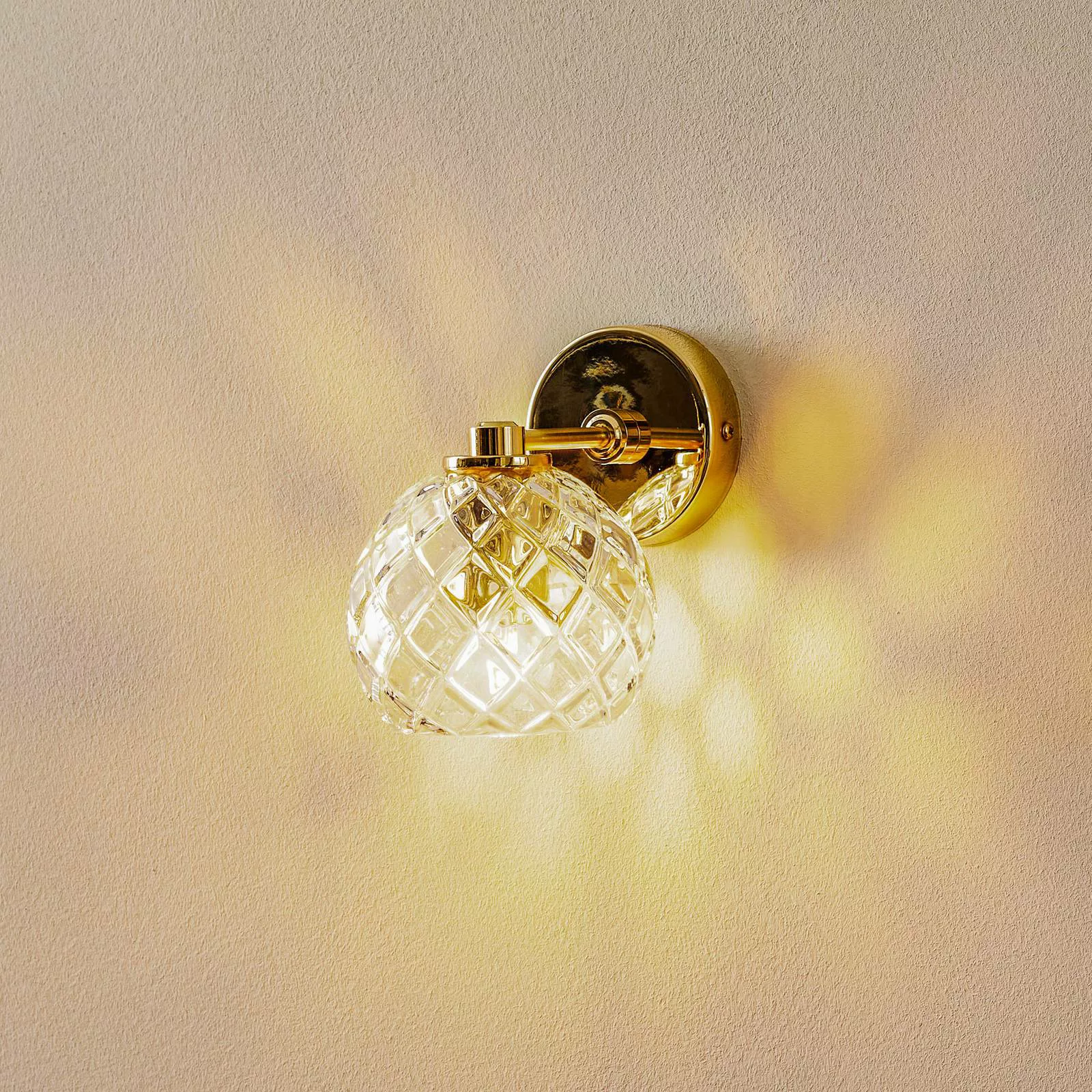 Wandleuchte Odel mit verziertem Glasschirm günstig online kaufen
