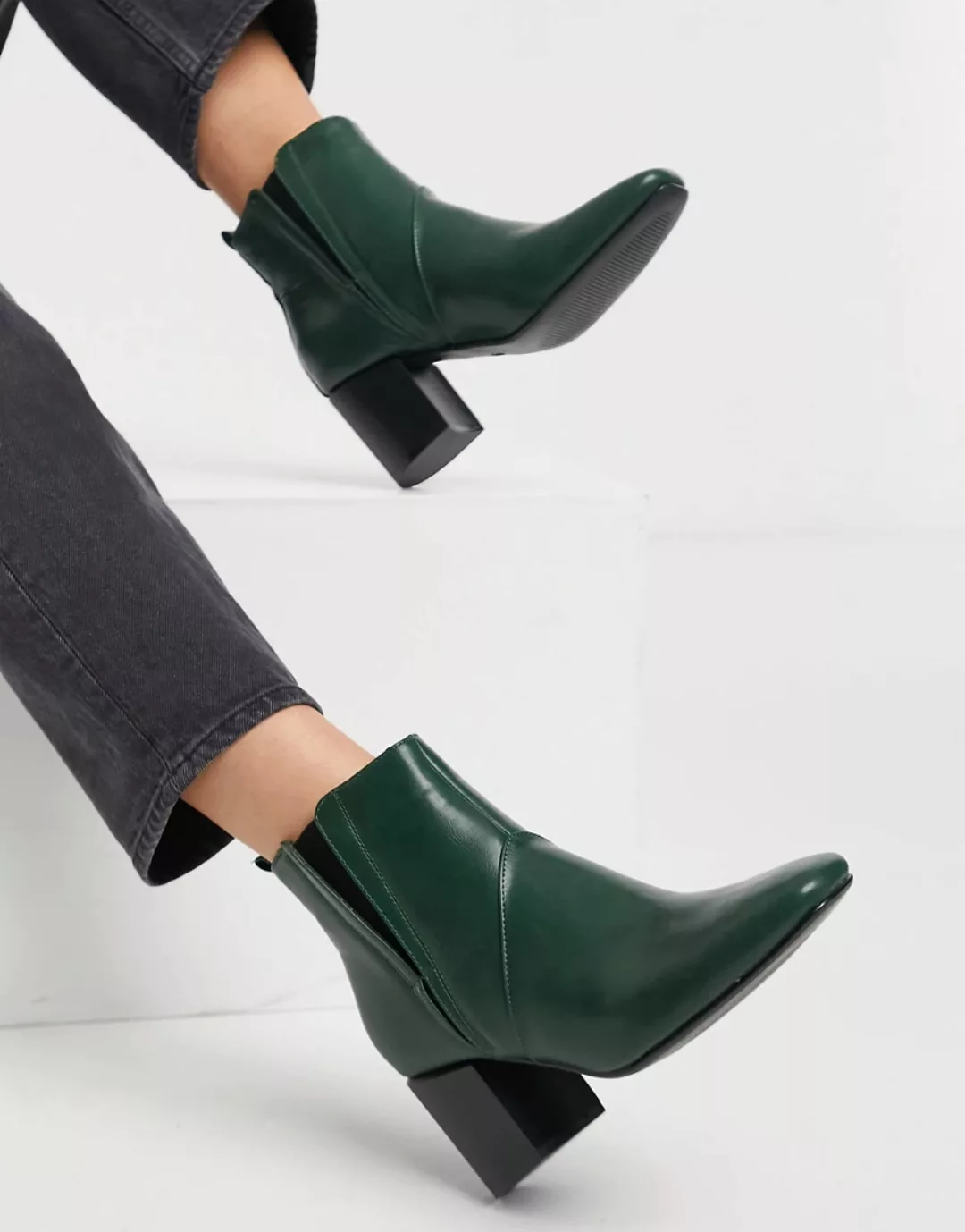 Glamorous – Chelsea-Stiefel mit Absatz in Tannengrün günstig online kaufen