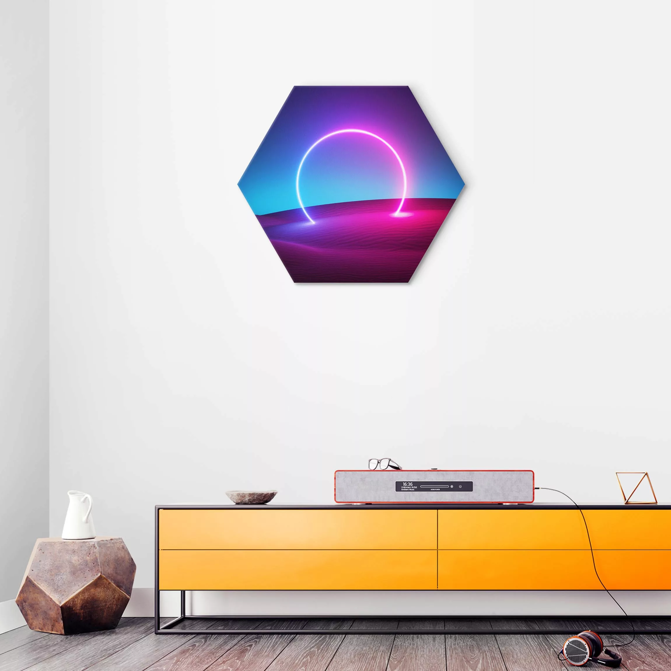 Hexagon-Alu-Dibond Bild Neonlichtkreis im Sand günstig online kaufen