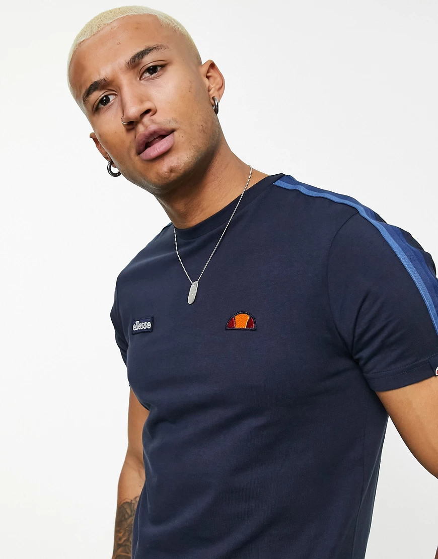 ellesse – T-Shirt in Marineblau mit Paspelierung günstig online kaufen