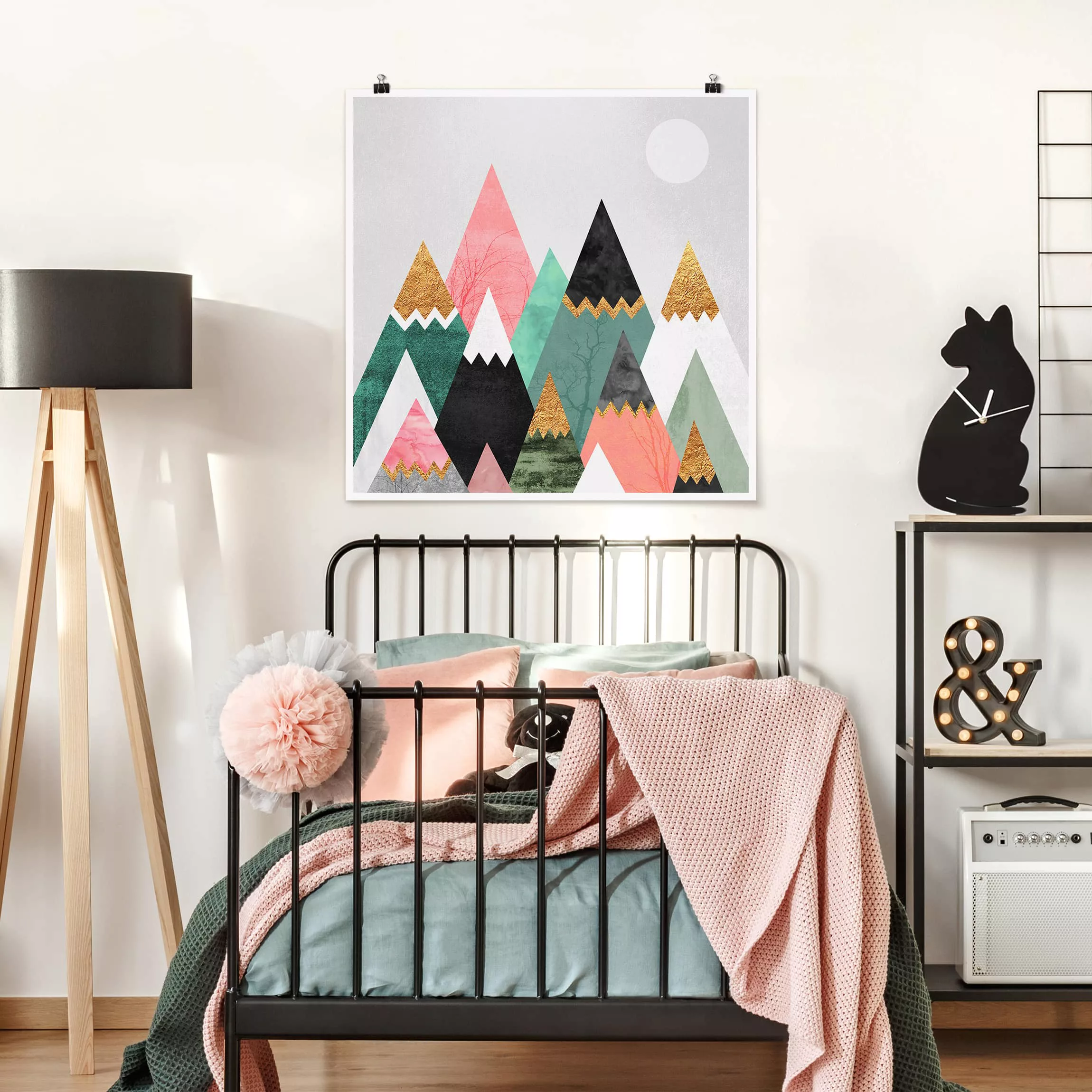 Poster Kinderzimmer - Quadrat Dreieckige Berge mit Goldspitzen günstig online kaufen
