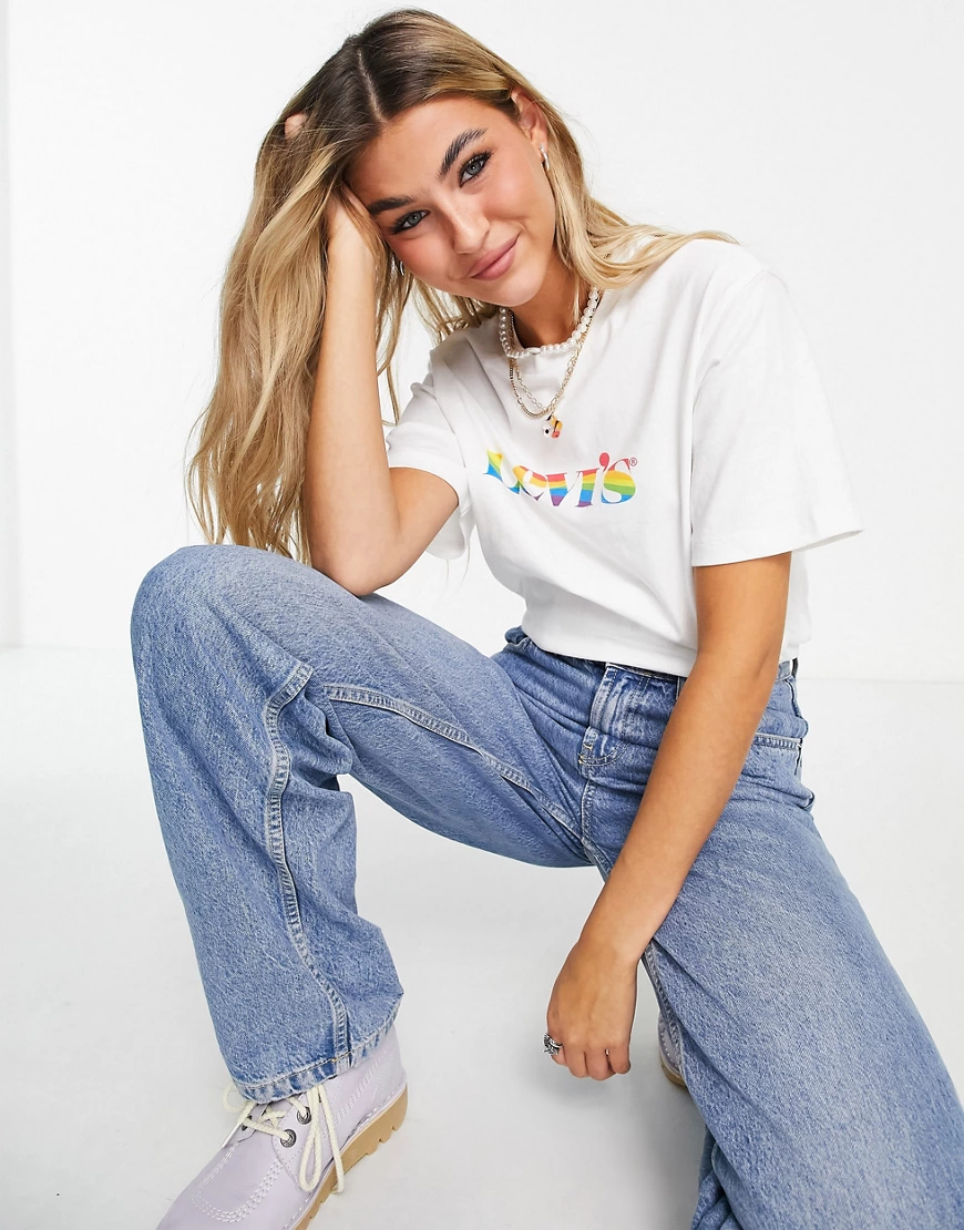 Levi's x Pride – Locker geschnittenes T-Shirt in Weiß mit Logo günstig online kaufen