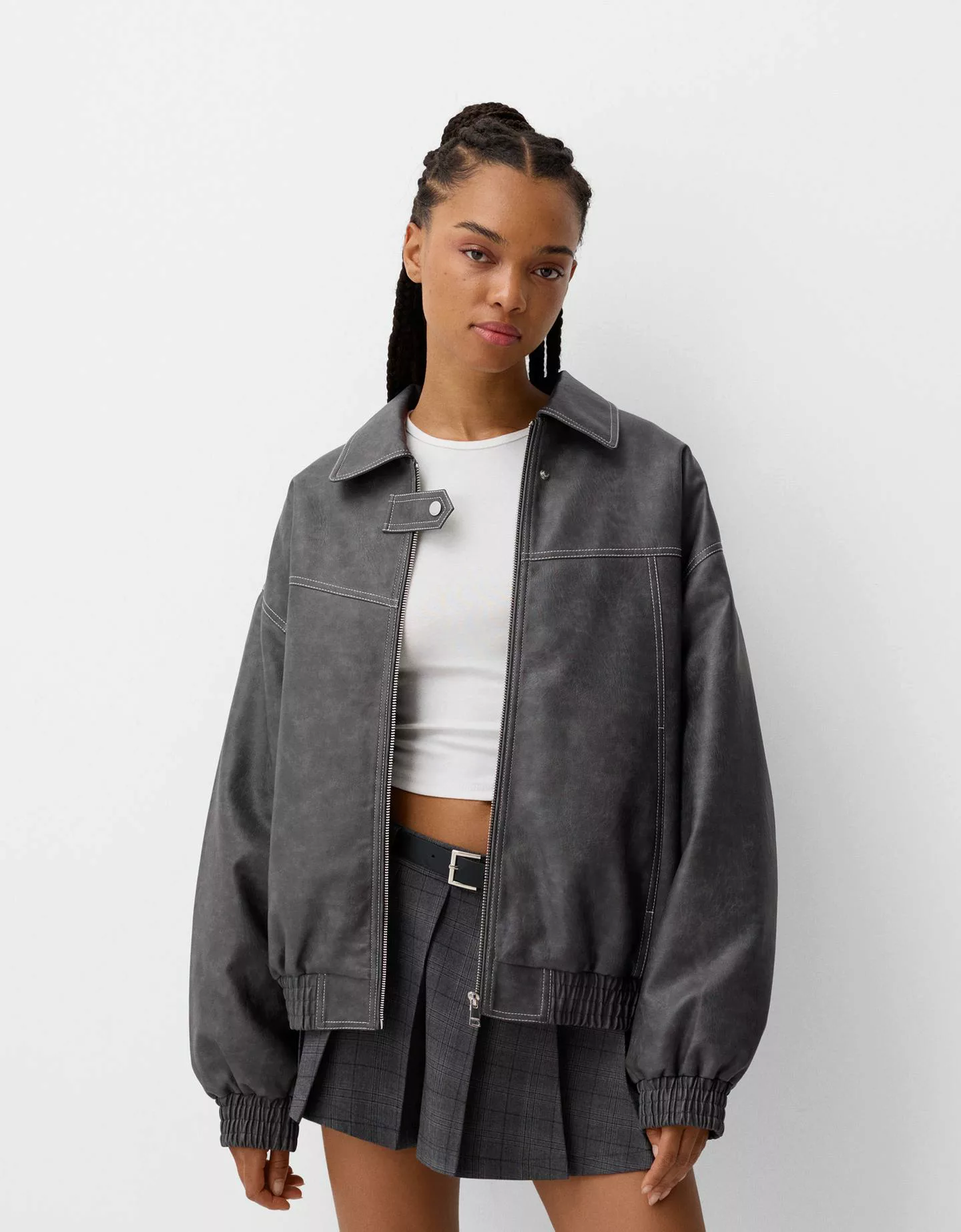 Bershka Oversize-Jacke Aus Kunstleder Mit Stickerei Damen L Dunkelgrau günstig online kaufen