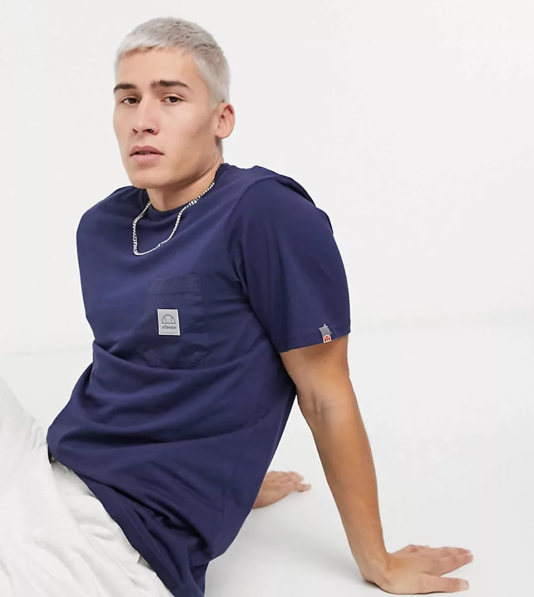 Ellesse – T-Shirt mit Brusttasche in Marineblau, exklusiv bei ASOS-Navy günstig online kaufen