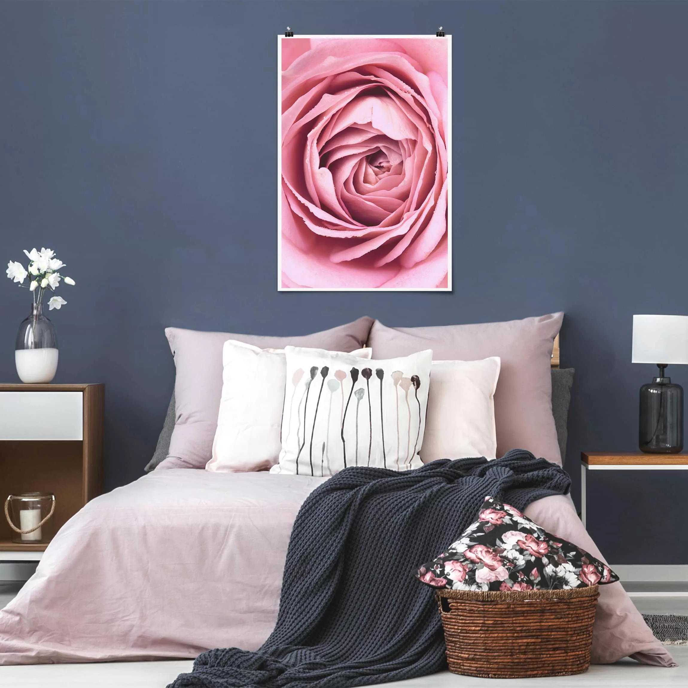 Poster Blumen - Hochformat Rosa Rosenblüte günstig online kaufen