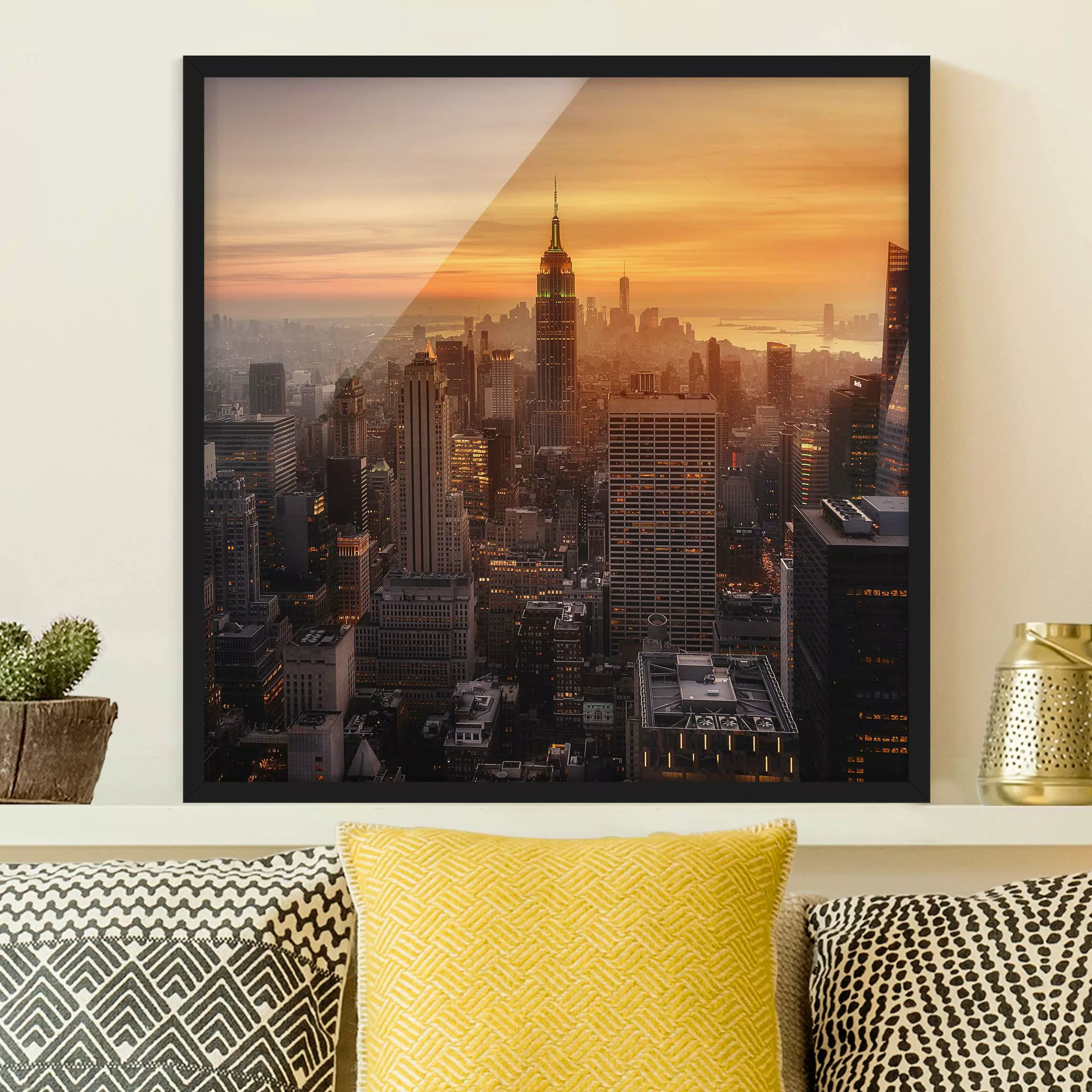 Bild mit Rahmen Architektur & Skyline - Quadrat Manhattan Skyline Abendstim günstig online kaufen