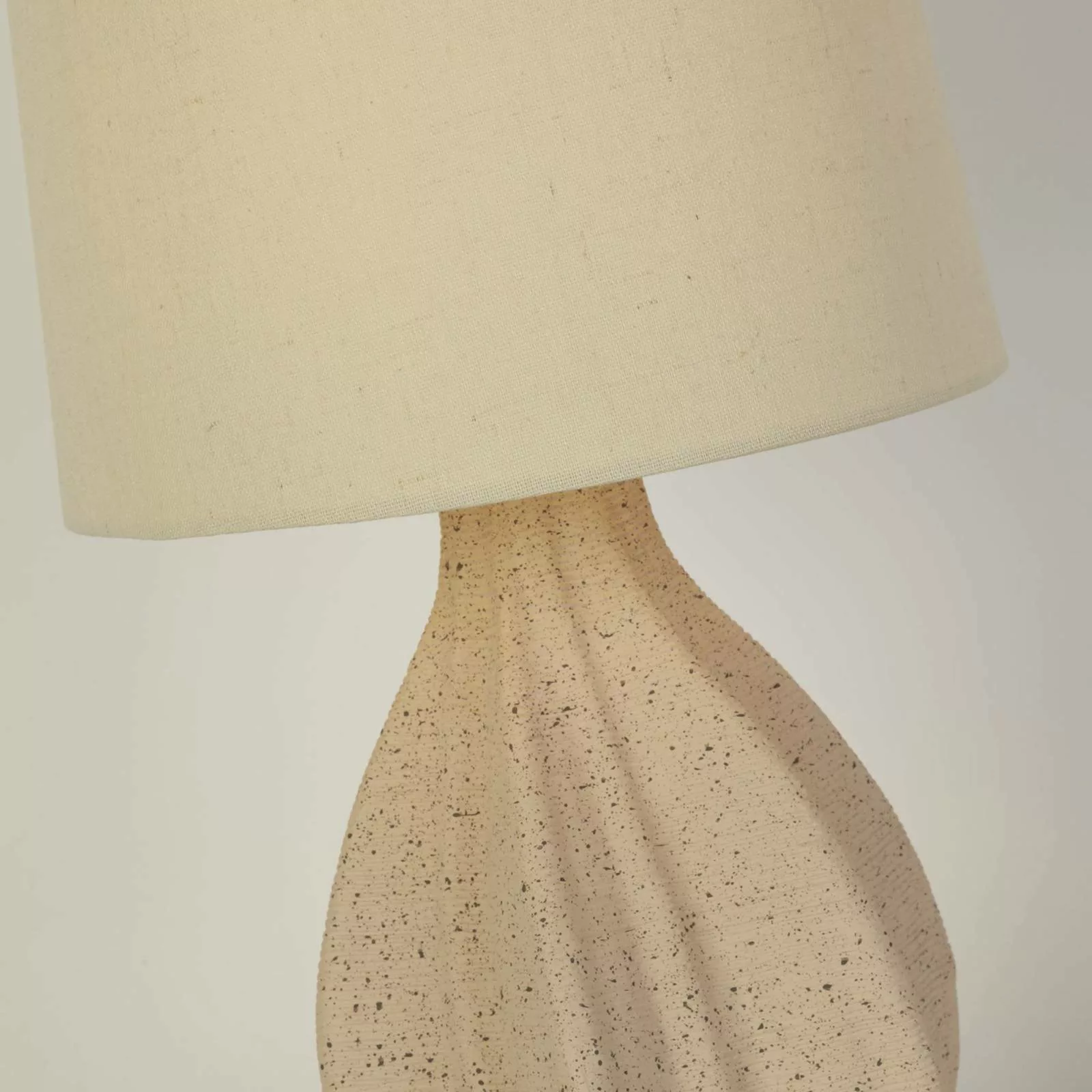 Tischleuchte Twist, beige, Höhe 46 cm, Textil/Keramik günstig online kaufen