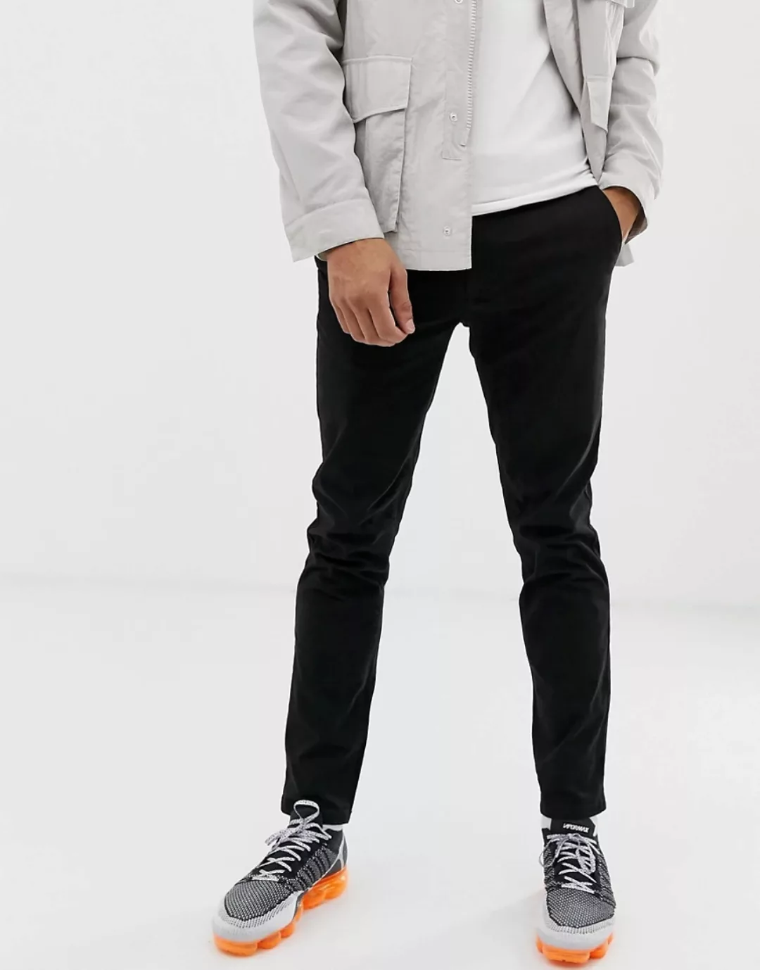 Burton Menswear – Eng geschnittene Chinohose in Schwarz günstig online kaufen