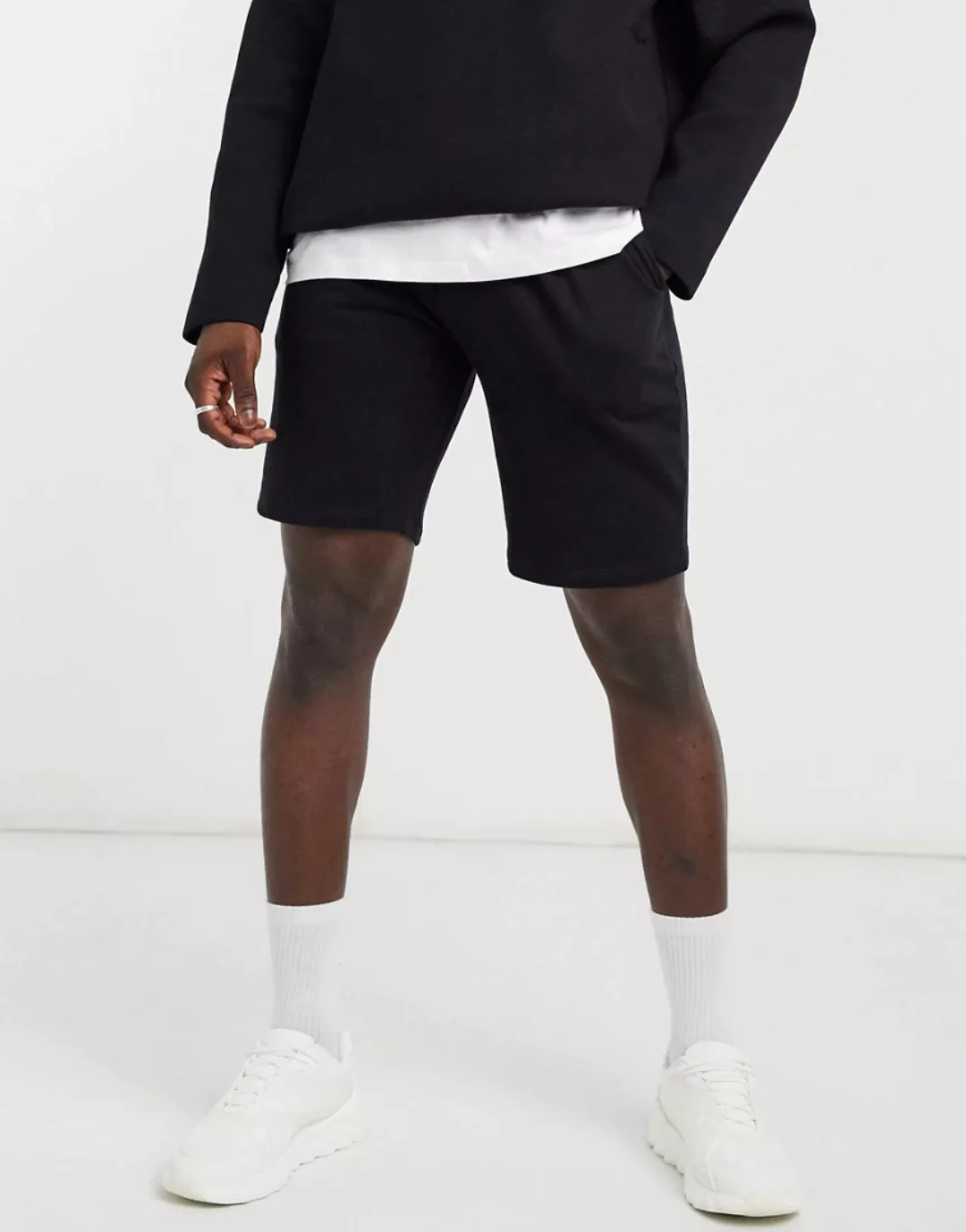 ASOS DESIGN – Plissierte Shorts aus Jersey in Schwarz günstig online kaufen
