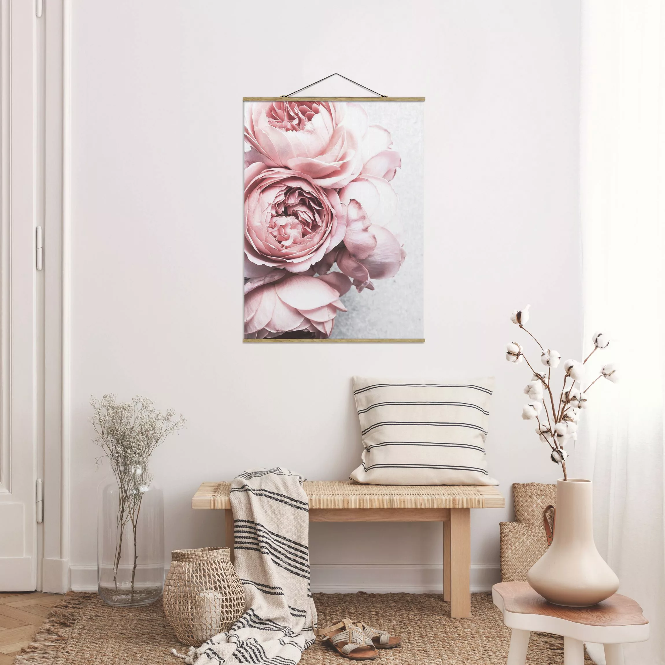 Stoffbild Blumen mit Posterleisten - Hochformat Rosa Pfingstrosenblüten Sha günstig online kaufen