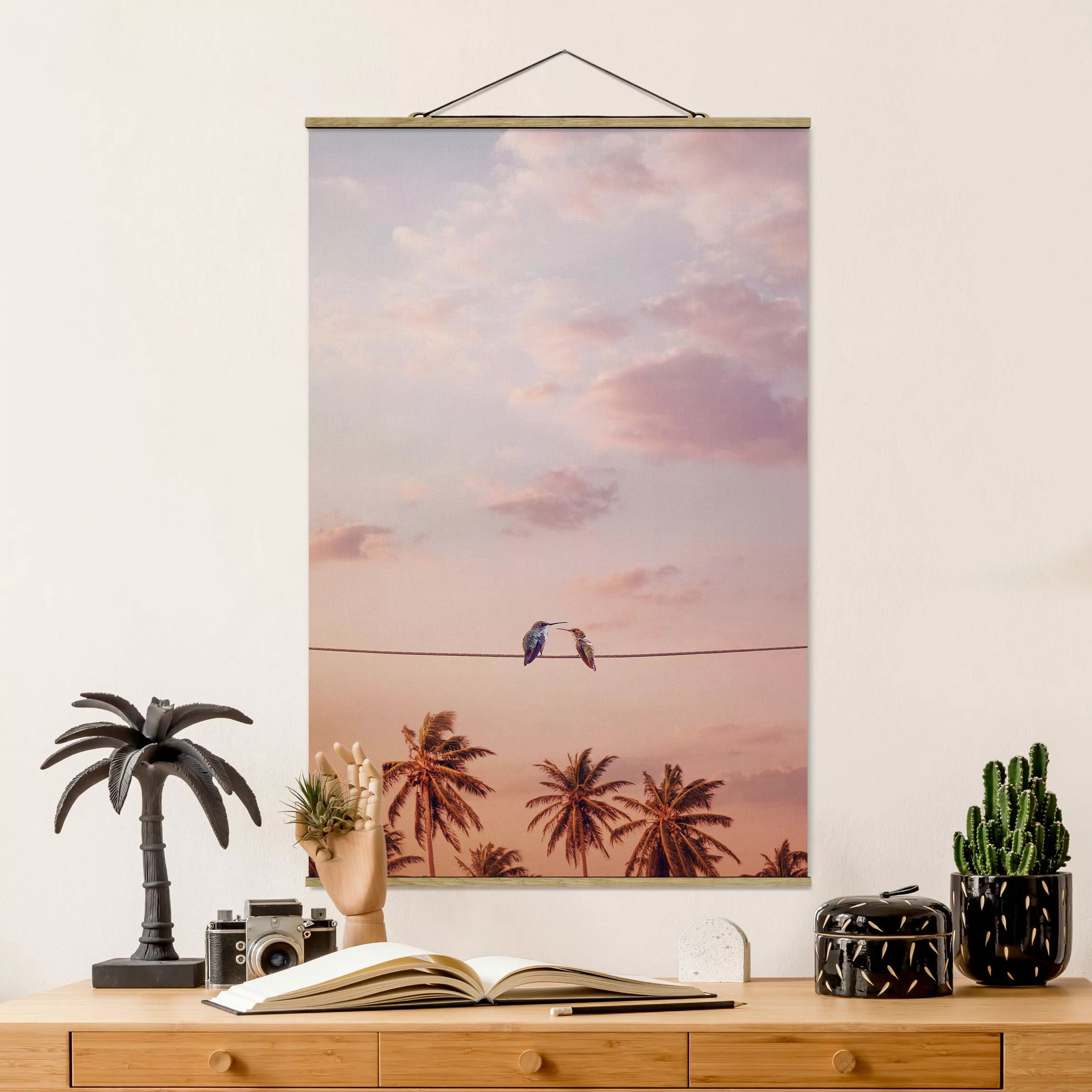 Stoffbild Tiere mit Posterleisten - Hochformat Sonnenuntergang mit Kolibris günstig online kaufen