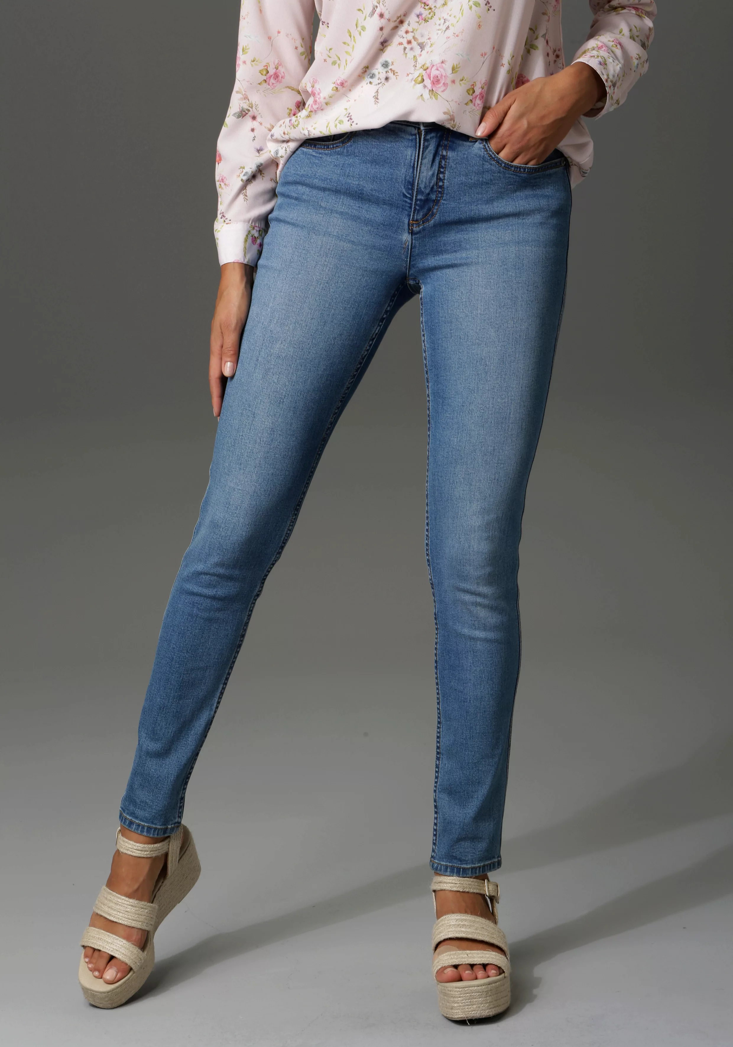 Aniston CASUAL Slim-fit-Jeans, regular Waist günstig online kaufen