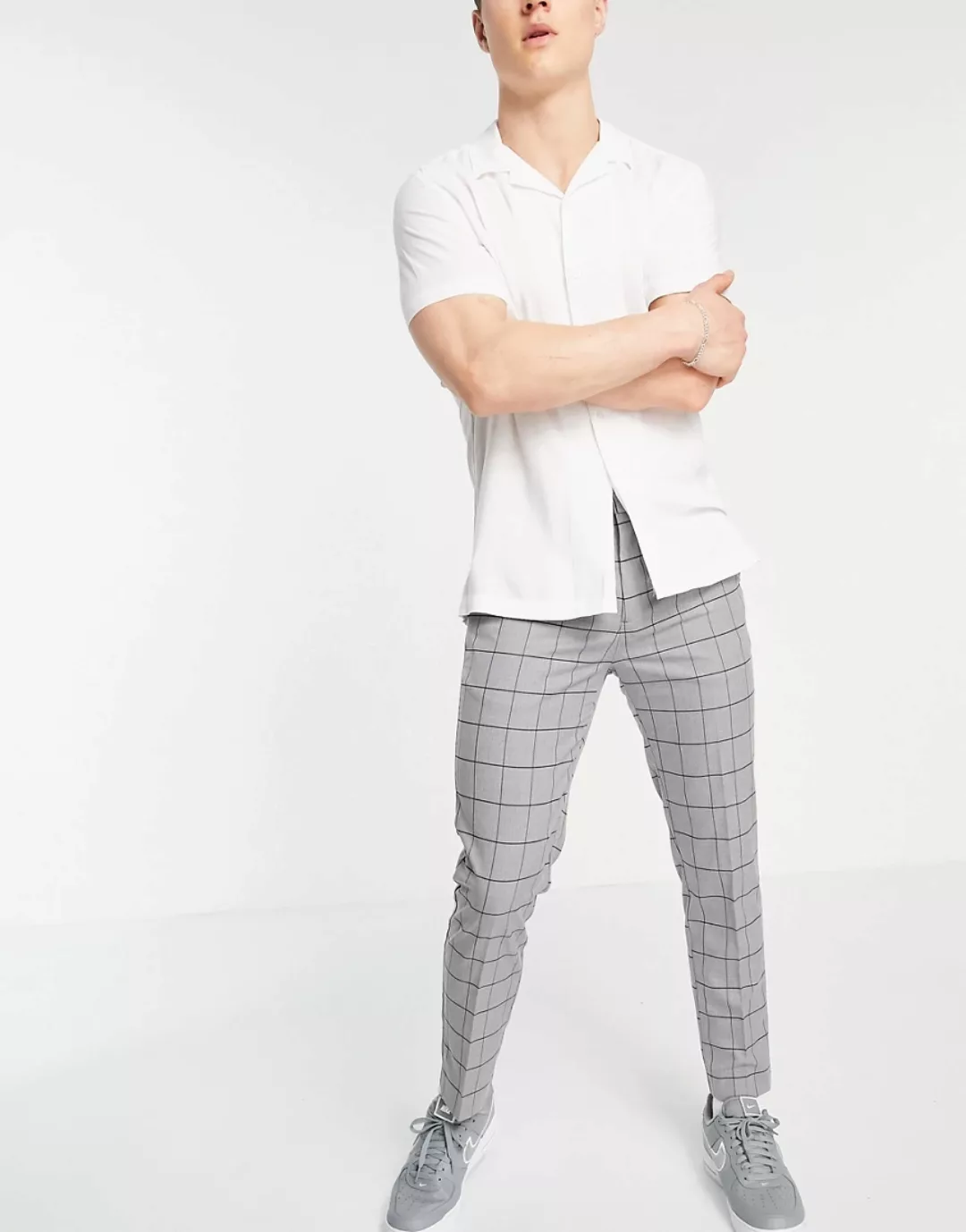 New Look – Elegante Hose mit Gitterkaromuster in Grau und engem, kurzem Sch günstig online kaufen