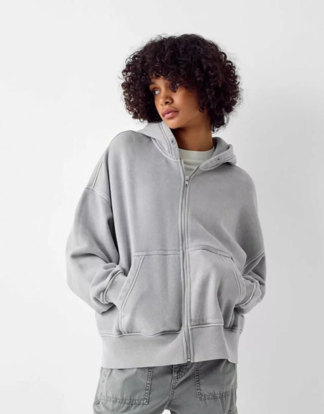 Bershka Cropped-Hoodie Mit Reißverschluss Im Washed-Look Bskteen L Grau günstig online kaufen