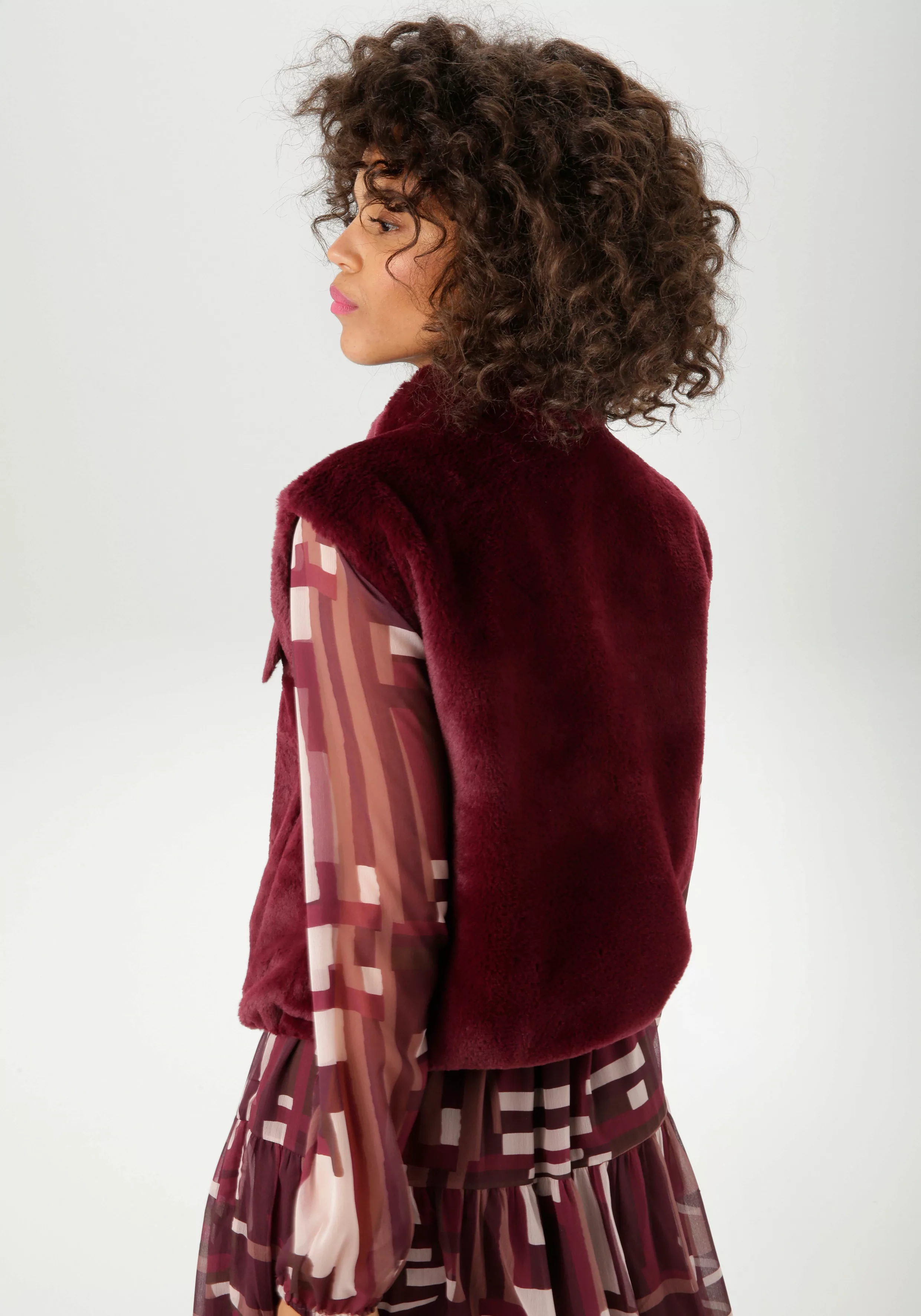 Aniston CASUAL Plüschweste, in trendiger Farbpalette - NEUE KOLLEKTION günstig online kaufen