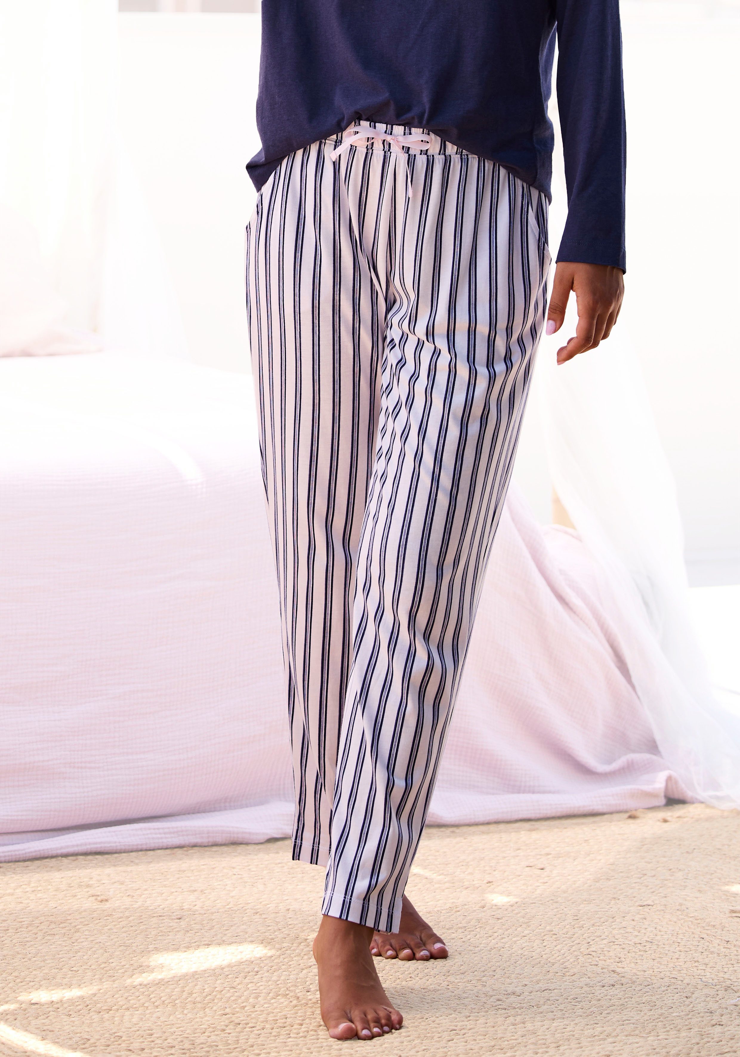 s.Oliver Pyjamahose, mit schönem Allover-Print günstig online kaufen