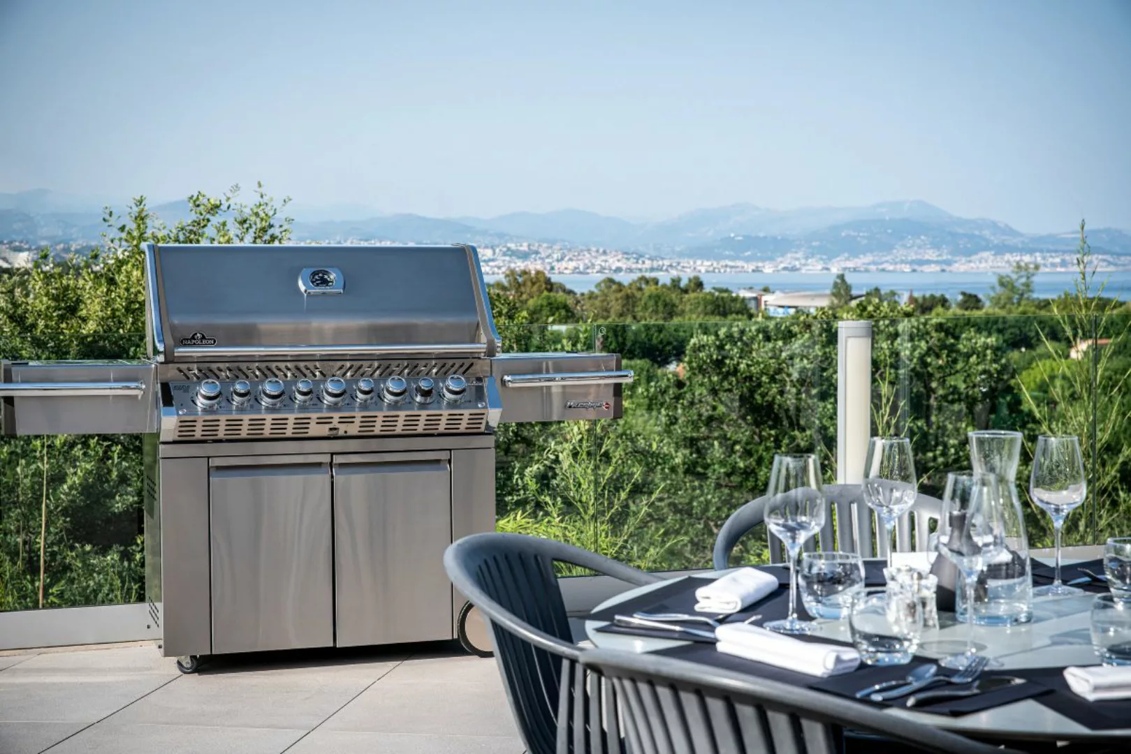 Prestige PRO™ 665 Propangasgrill mit Infrarot-Heck- und Seitenbrennern günstig online kaufen