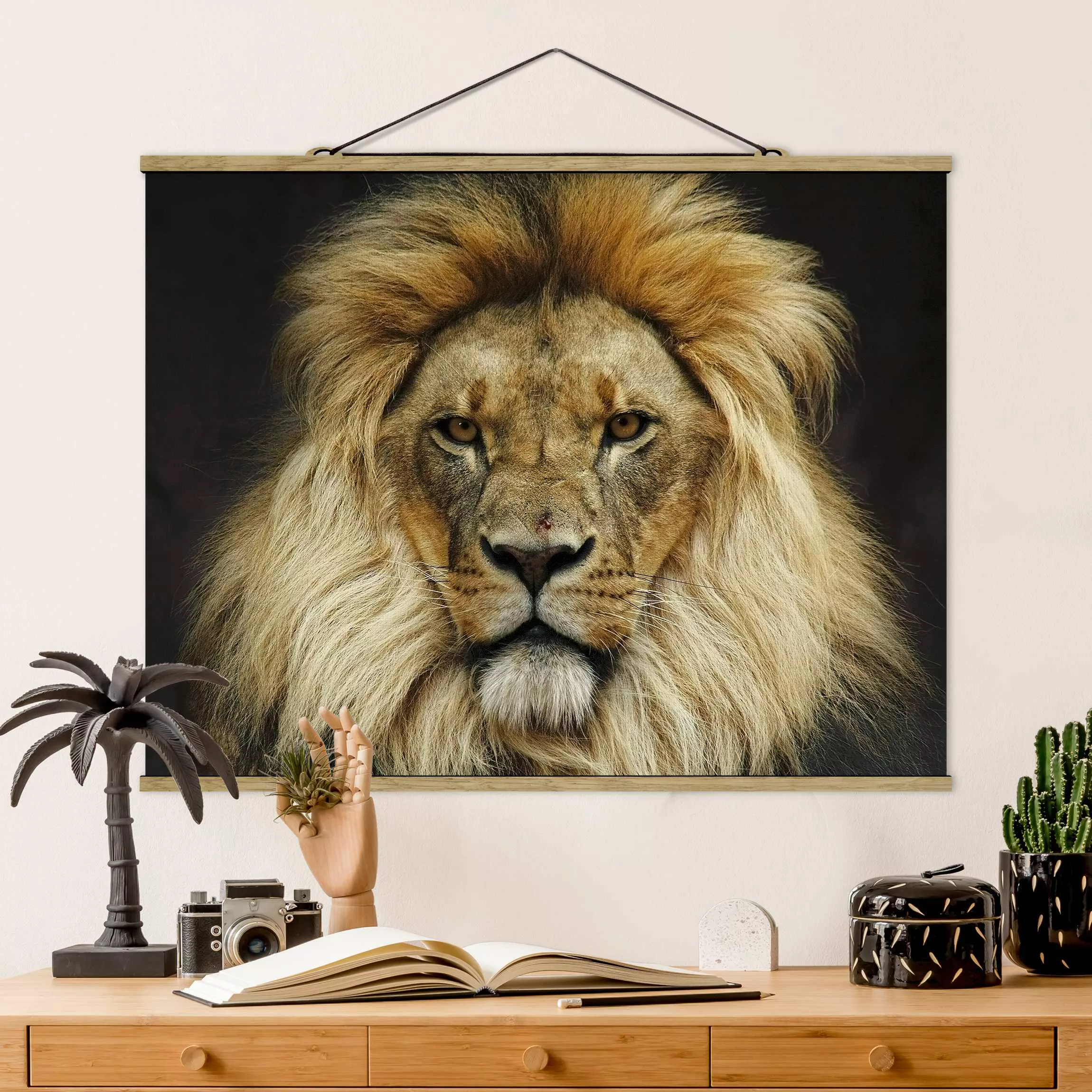 Stoffbild Tiere mit Posterleisten - Querformat Wisdom of Lion günstig online kaufen