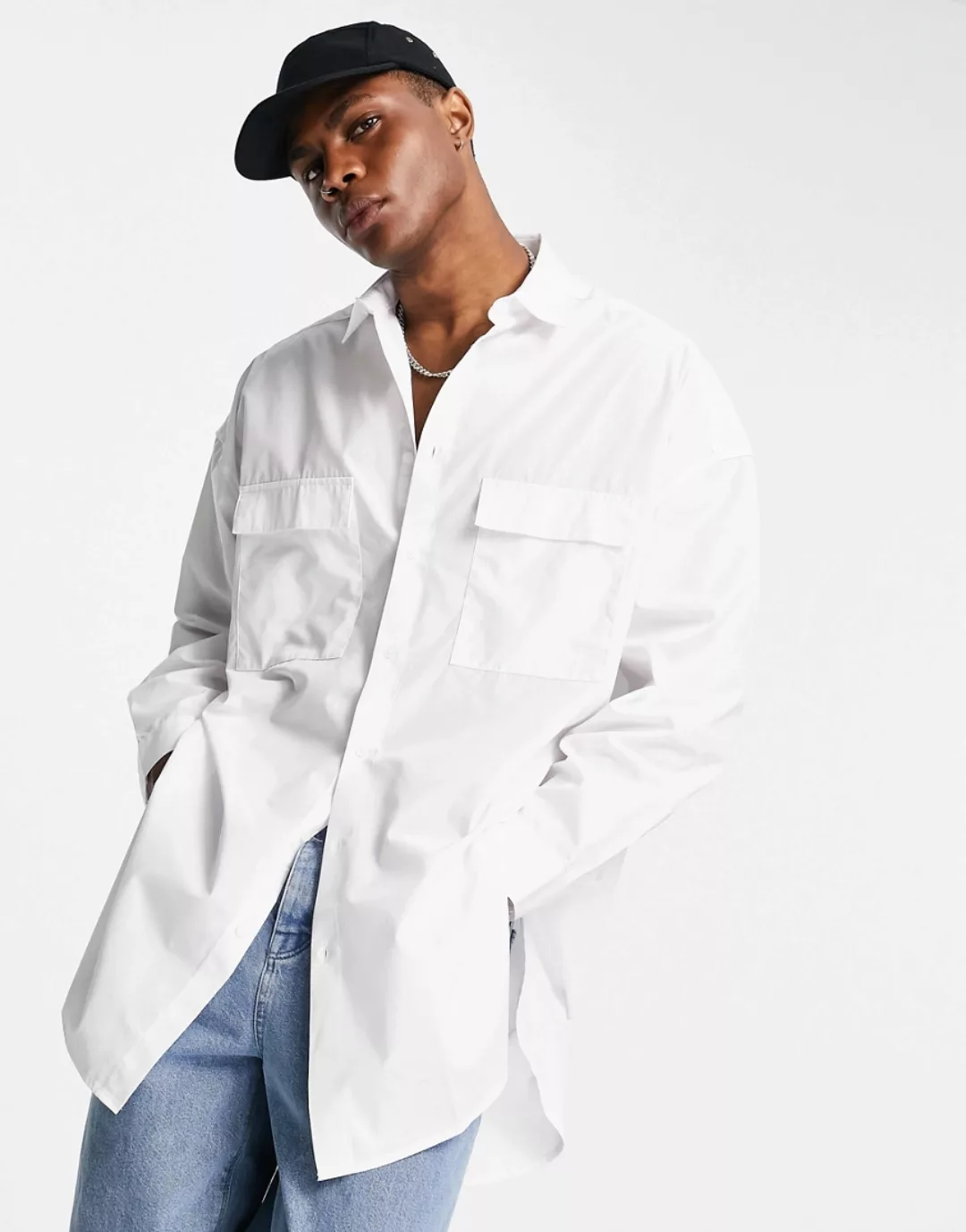 ASOS DESIGN – Longline-Hemd mit zwei Taschen und abgerundetem Saum in Weiß günstig online kaufen
