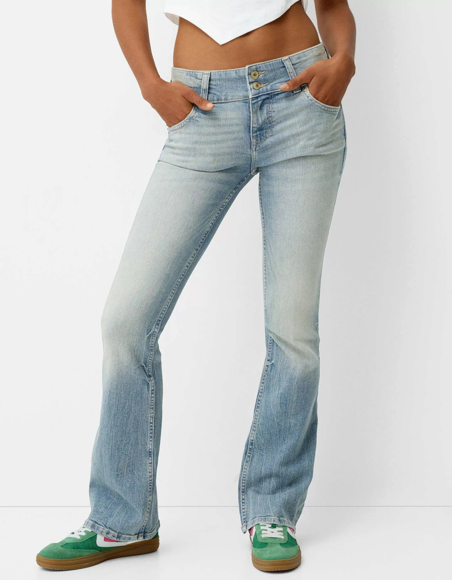 Bershka Low Waist Bootcut-Jeans Damen 40 Ausgewaschenes Blau günstig online kaufen