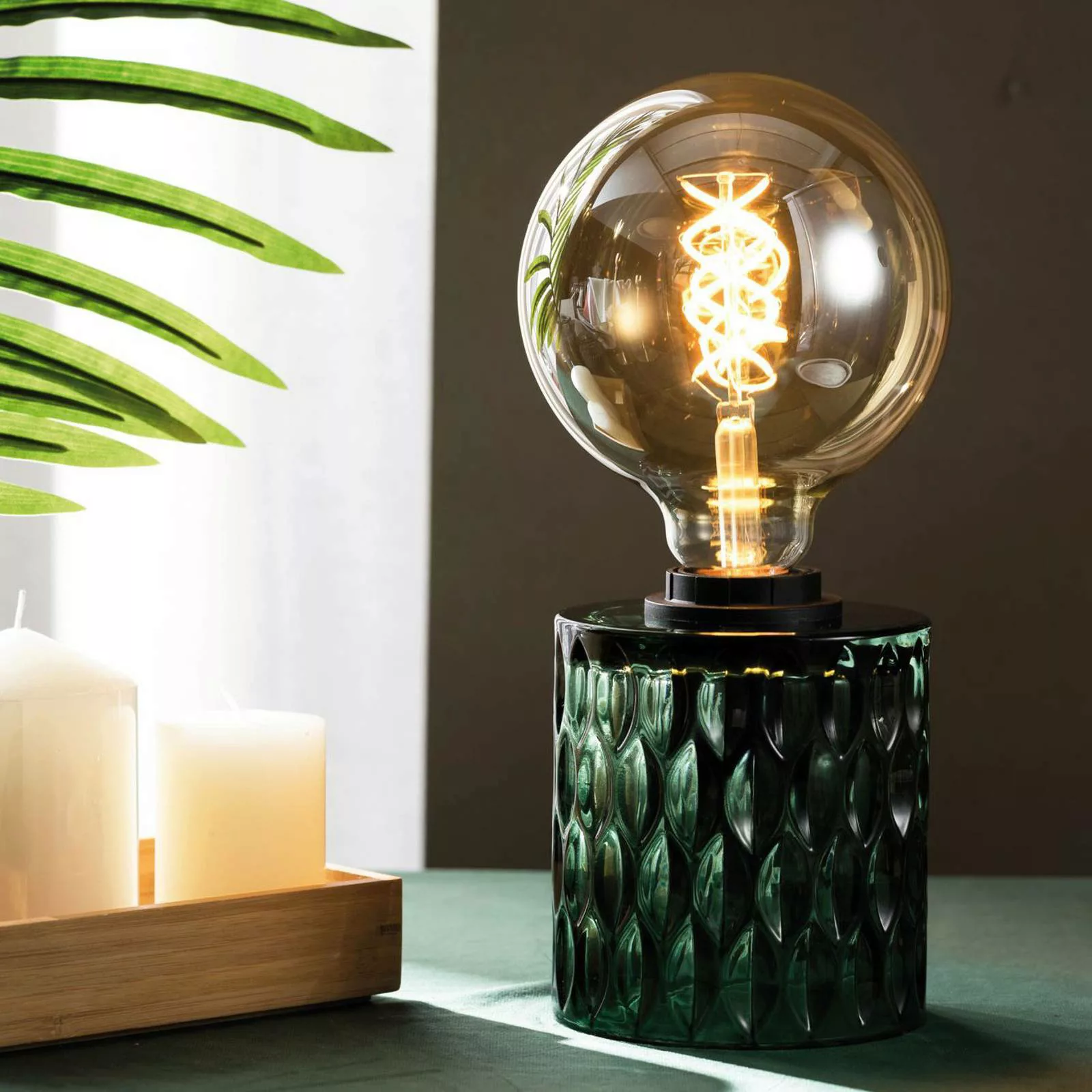 Pauleen Crystal Magic Tischleuchte aus grünem Glas günstig online kaufen