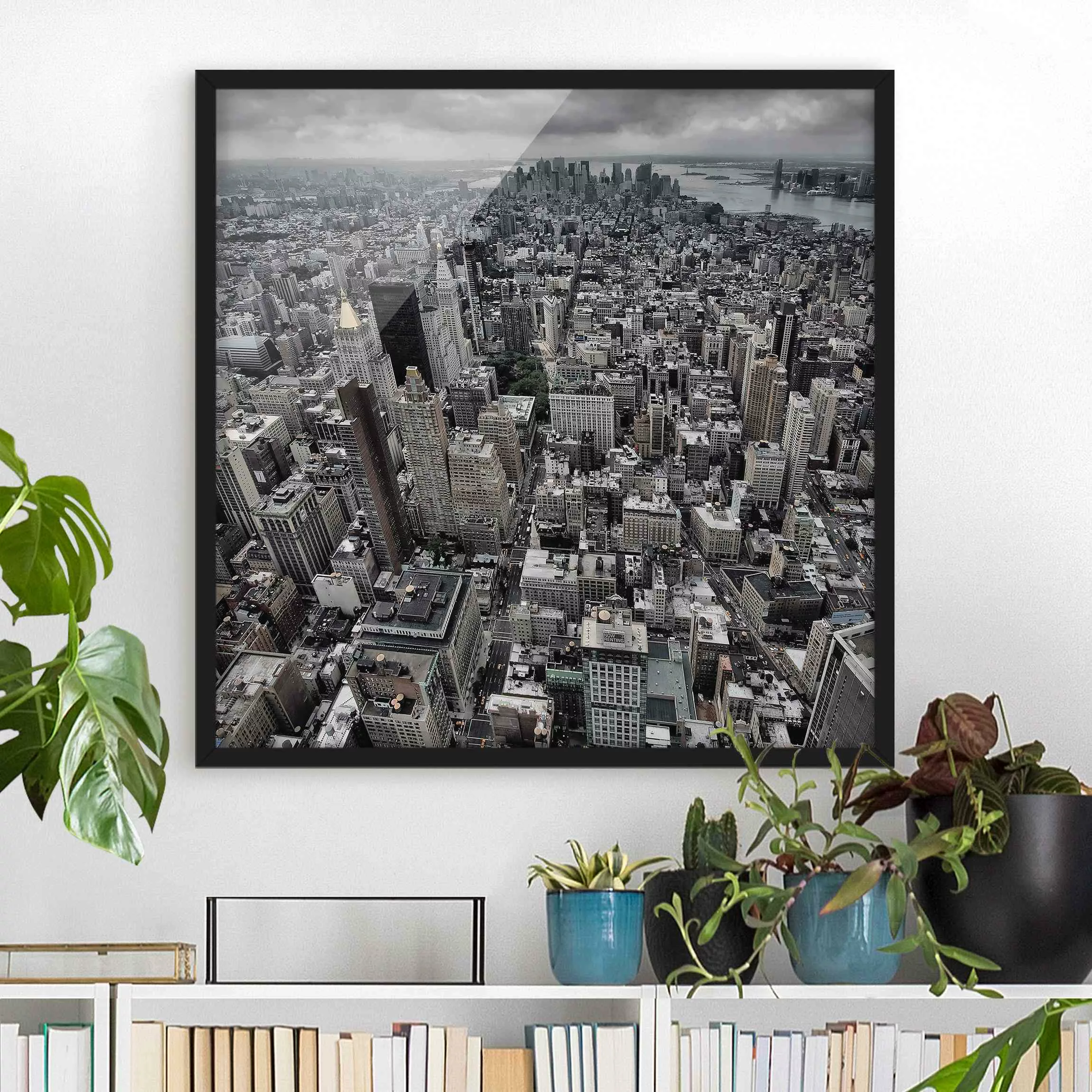 Bild mit Rahmen Architektur & Skyline - Quadrat Blick über Manhattan günstig online kaufen
