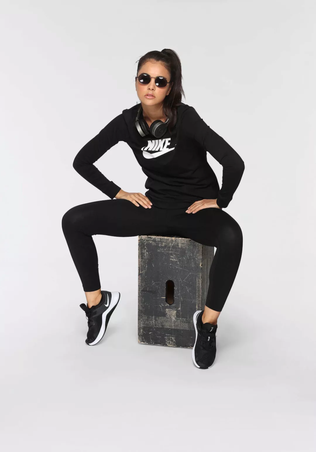 Nike Sportswear Essential Mittelhohe M Black / White günstig online kaufen