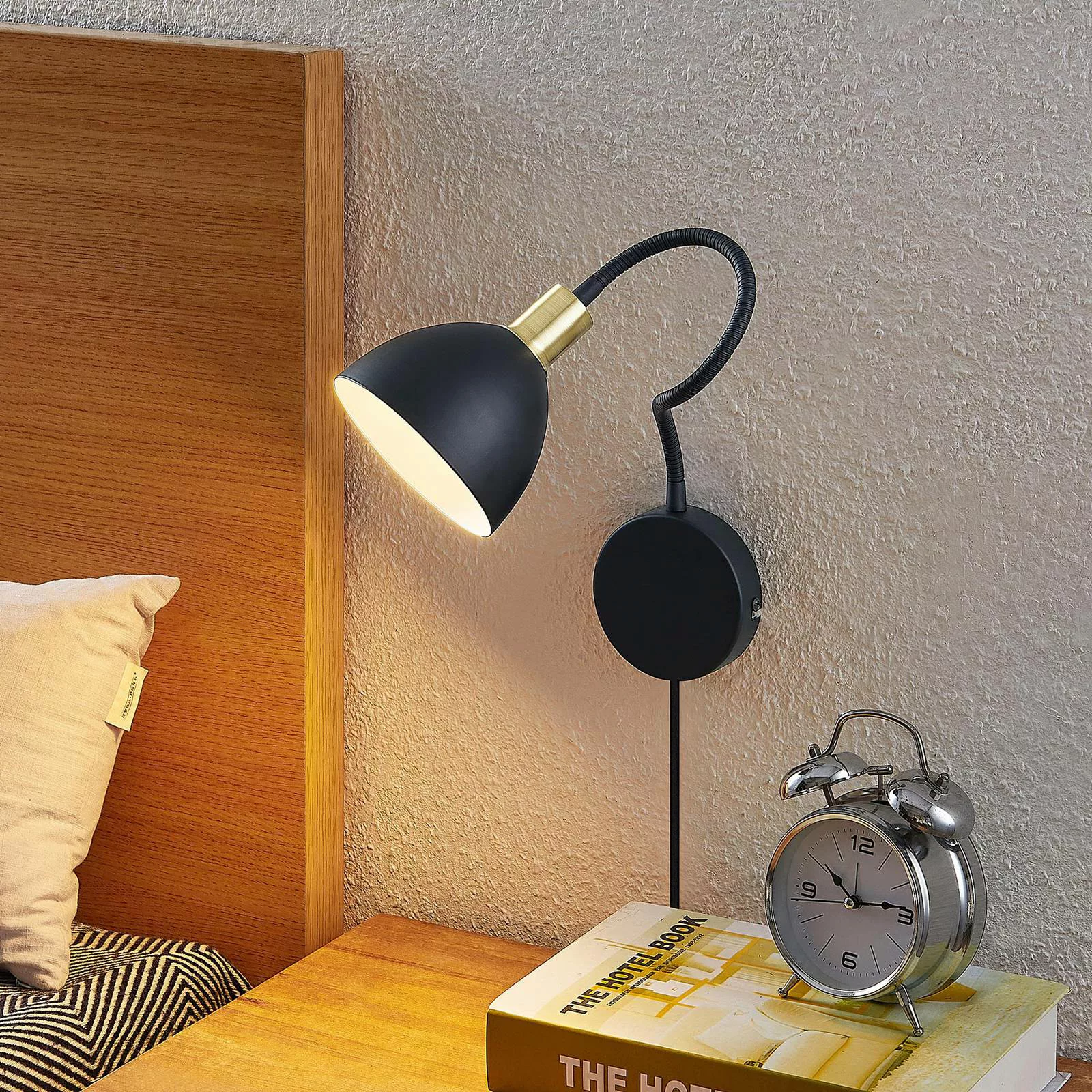 Lindby Genora Wandlampe mit Stecker günstig online kaufen