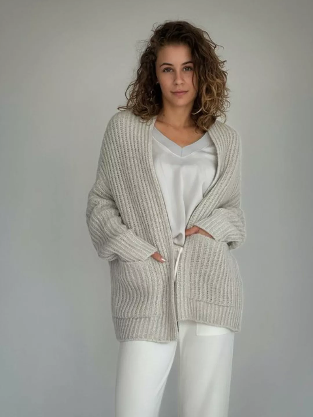 Zuckerwatte Strickjacke Rippstrickoptik aus weicher Merino Mischung günstig online kaufen