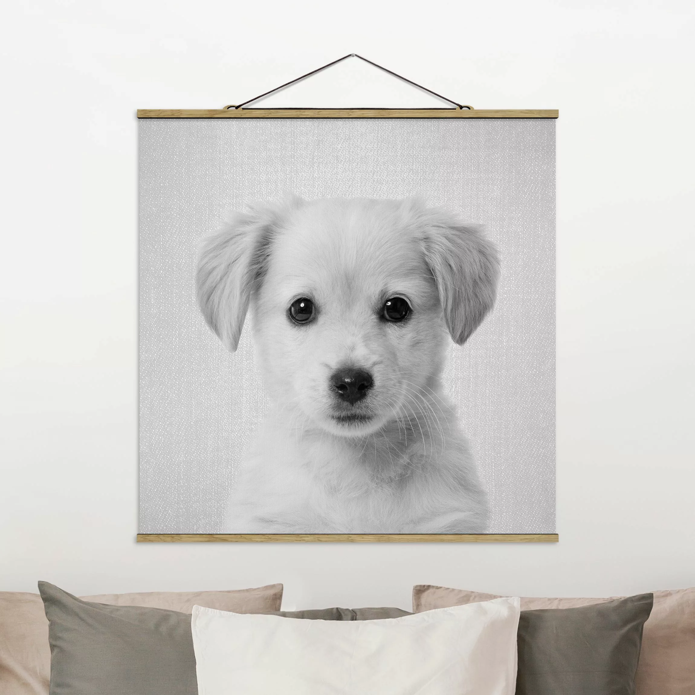 Stoffbild mit Posterleisten Baby Golden Retriever Gizmo Schwarz Weiß günstig online kaufen