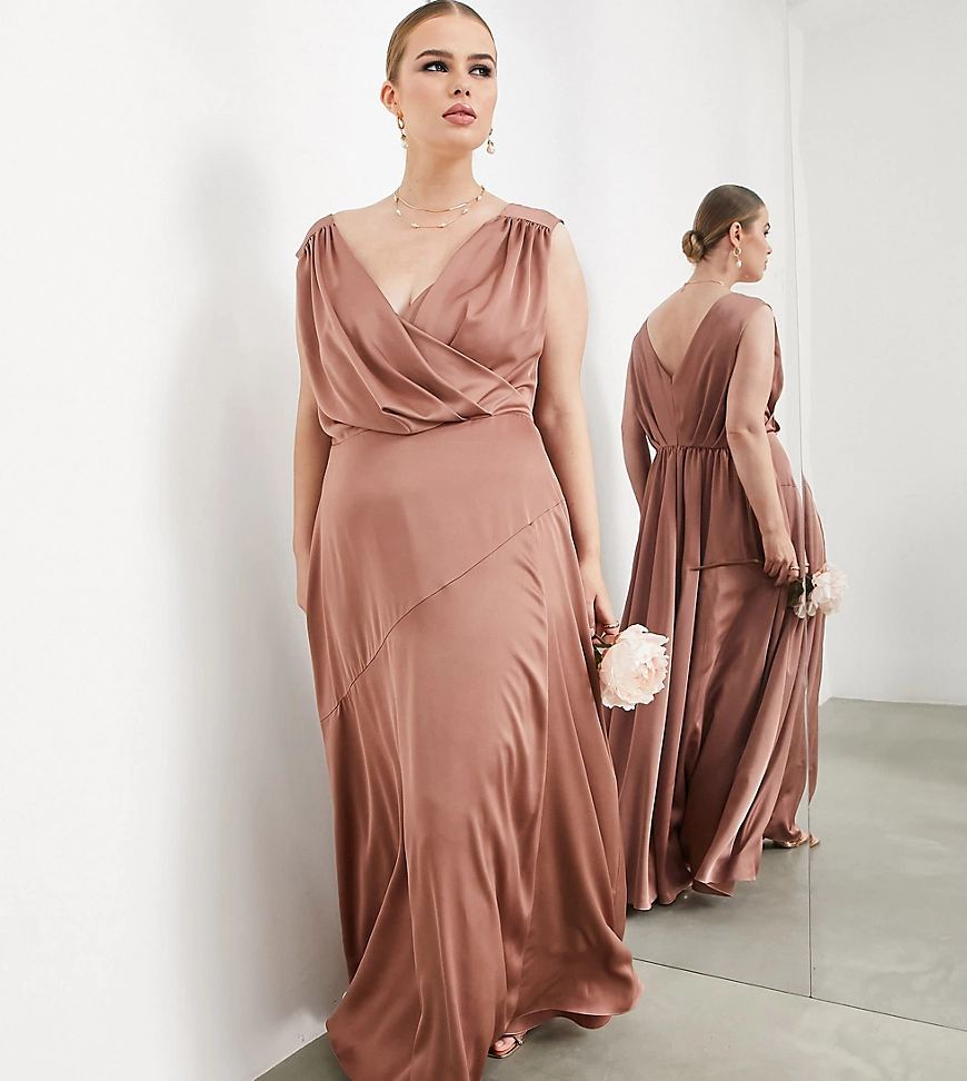 ASOS EDITION Curve – Satin-Maxikleid in Zimt-Rosé mit Oberteil im Wickeldes günstig online kaufen