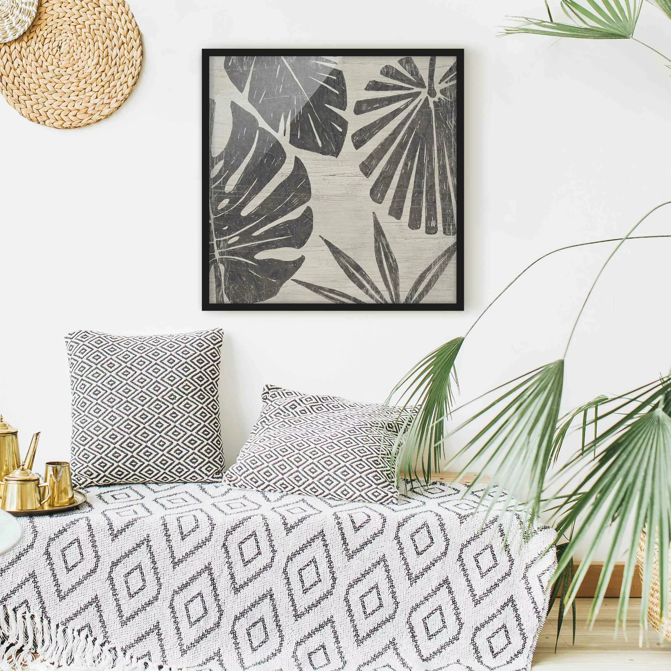 Bild mit Rahmen Blumen - Quadrat Palmenblätter vor Hellgrau günstig online kaufen