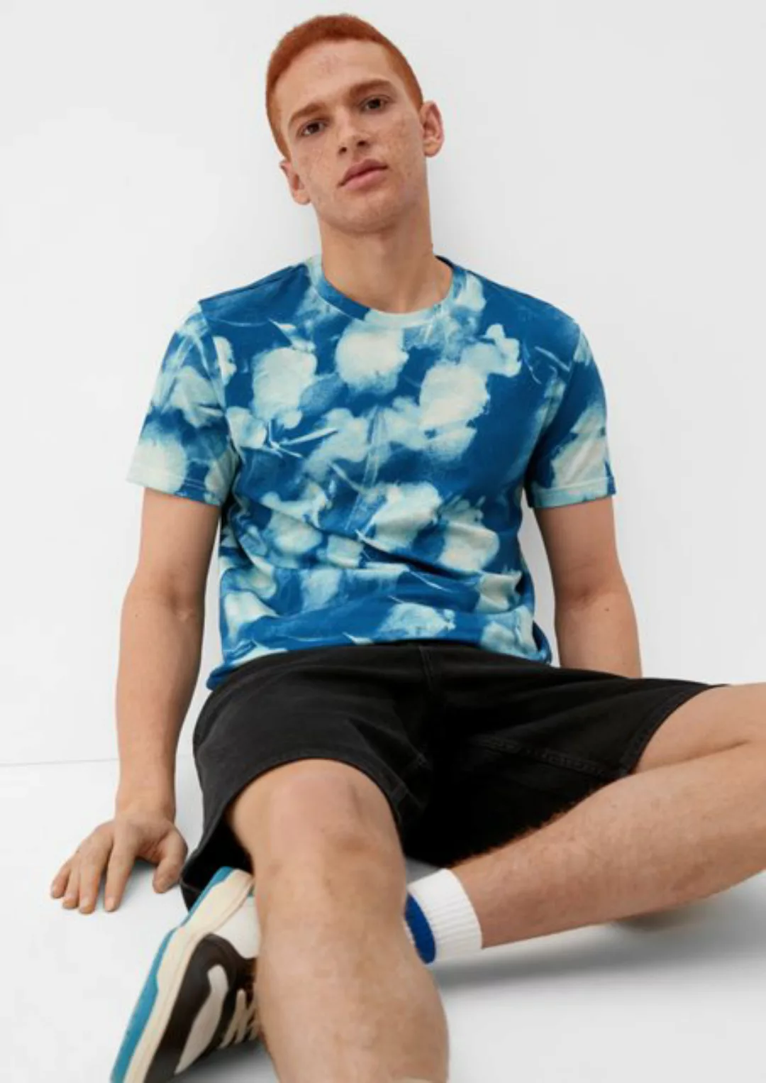 QS Kurzarmshirt T-Shirt mit Allover-Print Label-Patch günstig online kaufen