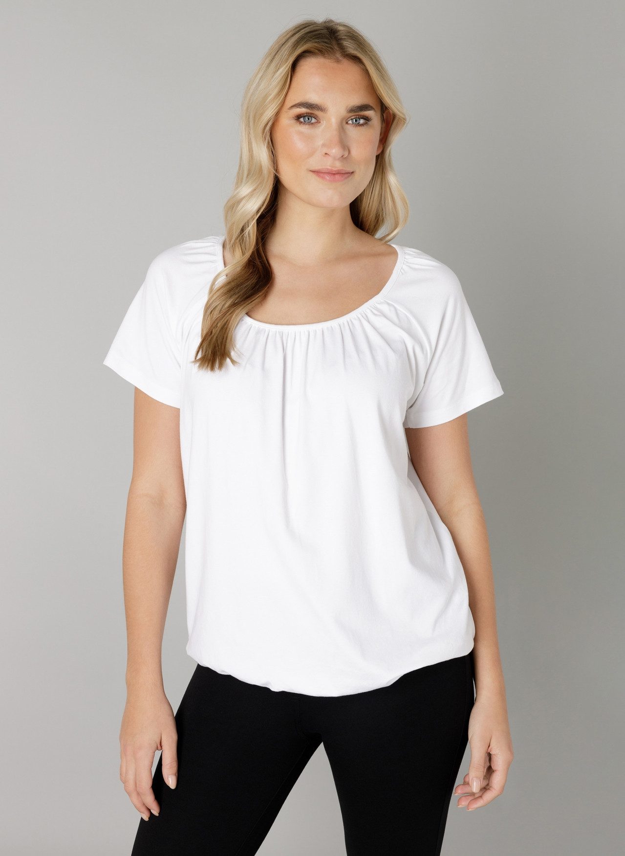 Base Level T-Shirt "Yona", mit Raffung am Rundhalsausschnitt günstig online kaufen