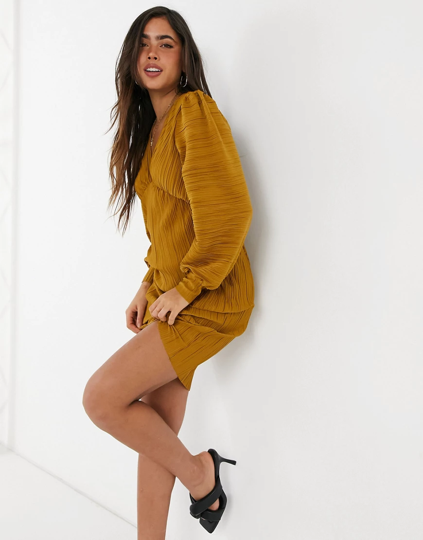 Vero Moda – Plissiertes Mini-Kleid in Goldbraun-Gelb günstig online kaufen