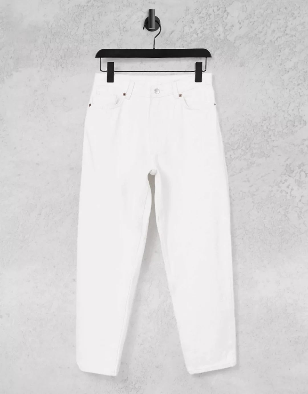 Monki – Taiki – Mom-Jeans mit hohem Bund aus Bio-Baumwolle in gebrochenem W günstig online kaufen